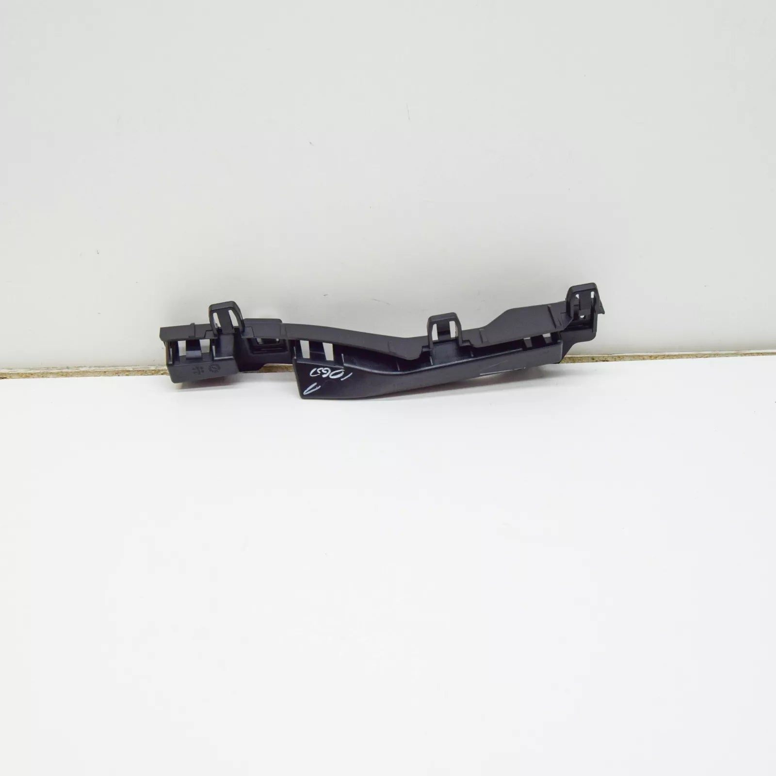 NEW BMW 2 COUPE G42 FRONT RIGHT SIDE SIDESKIRT HOLDER 51778495052 ORIGINAL