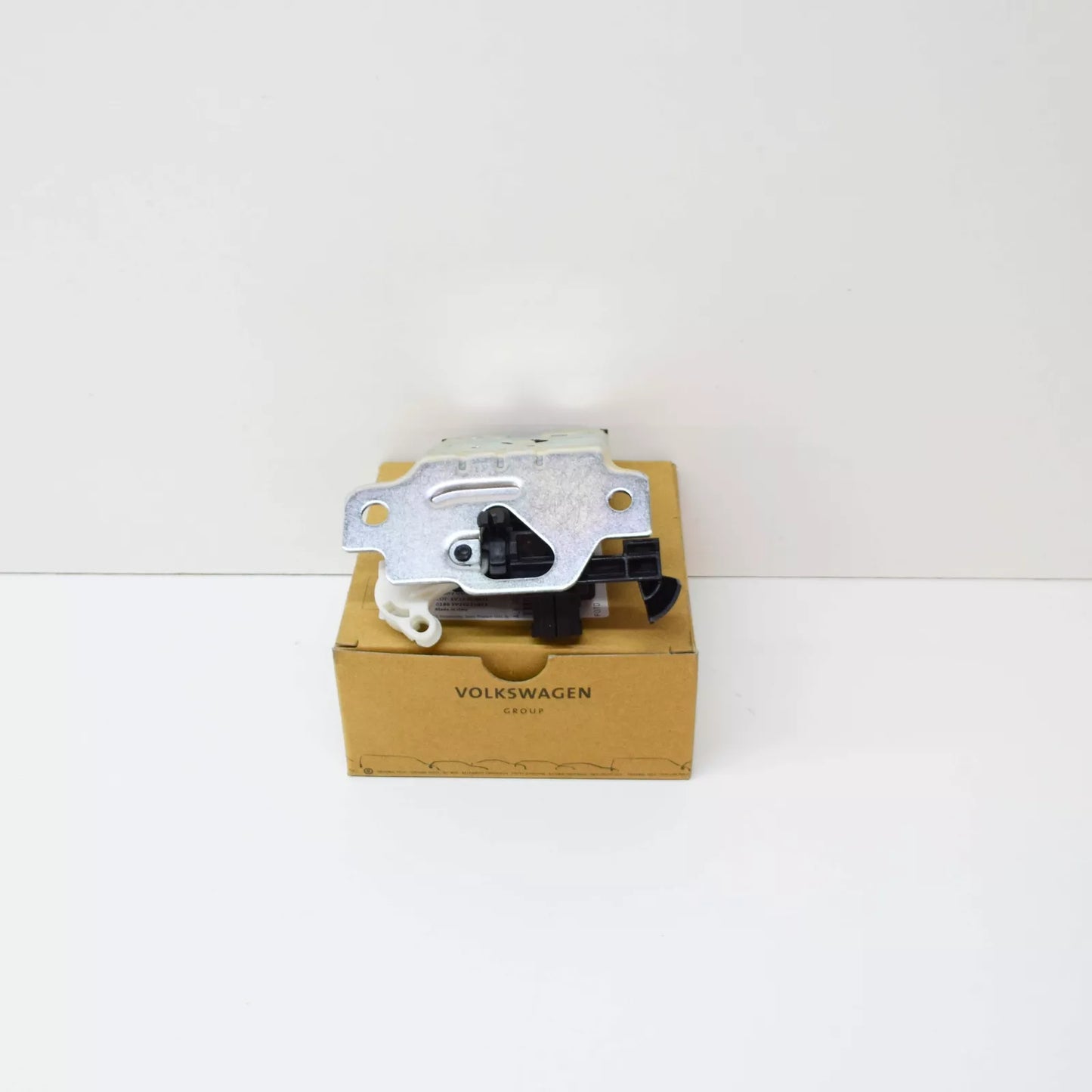 NEW VOLKSWAGEN TOURAN 5T REAR LID LOCK WITH MICROSWITCH 5TA827505D