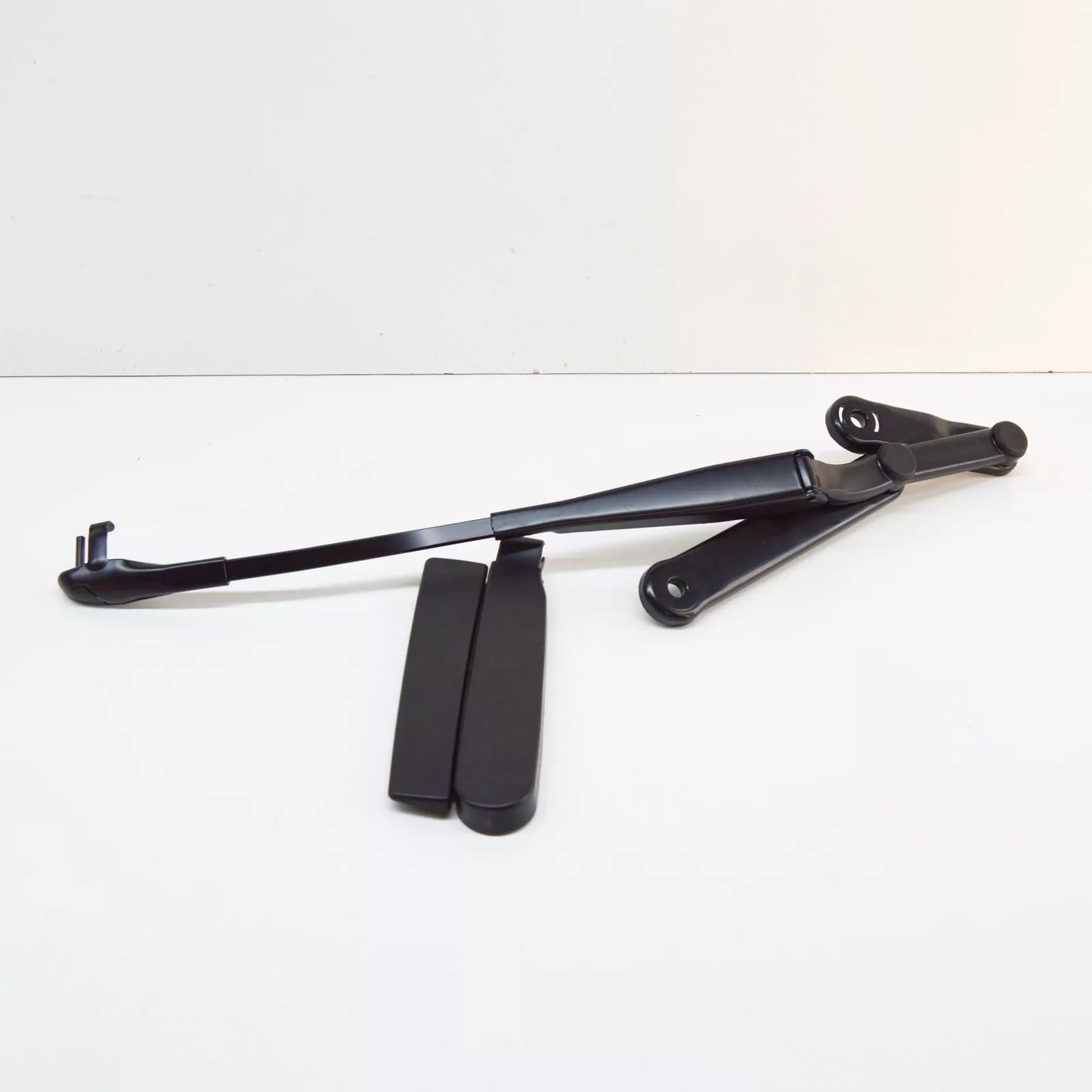 NEW VW TOUAREG 7P FRONT RIGHT WINDSHIELD WIPER ARM LHD 7P0955410B