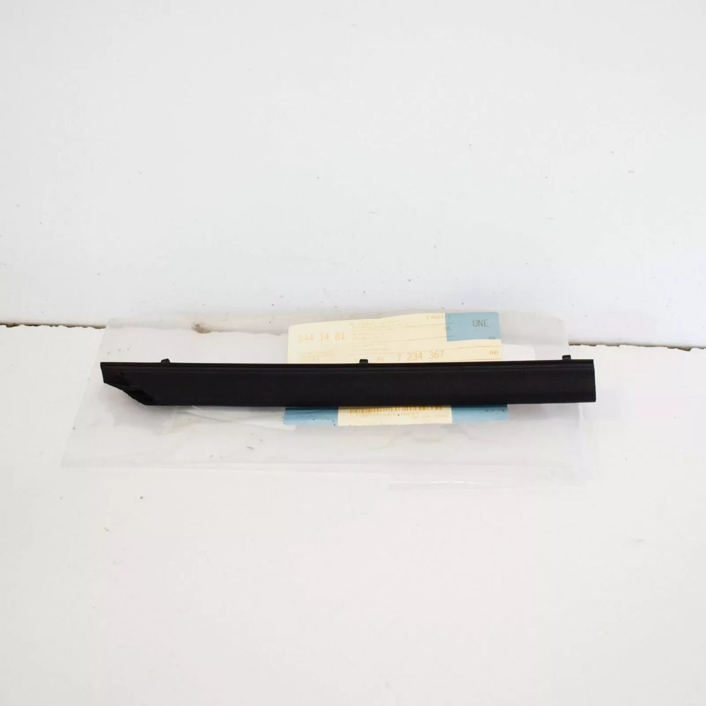 NEW BMW X3 F25 ENGINE BONNET SIDE SEAL 51767234367 7234367 ORIGINAL