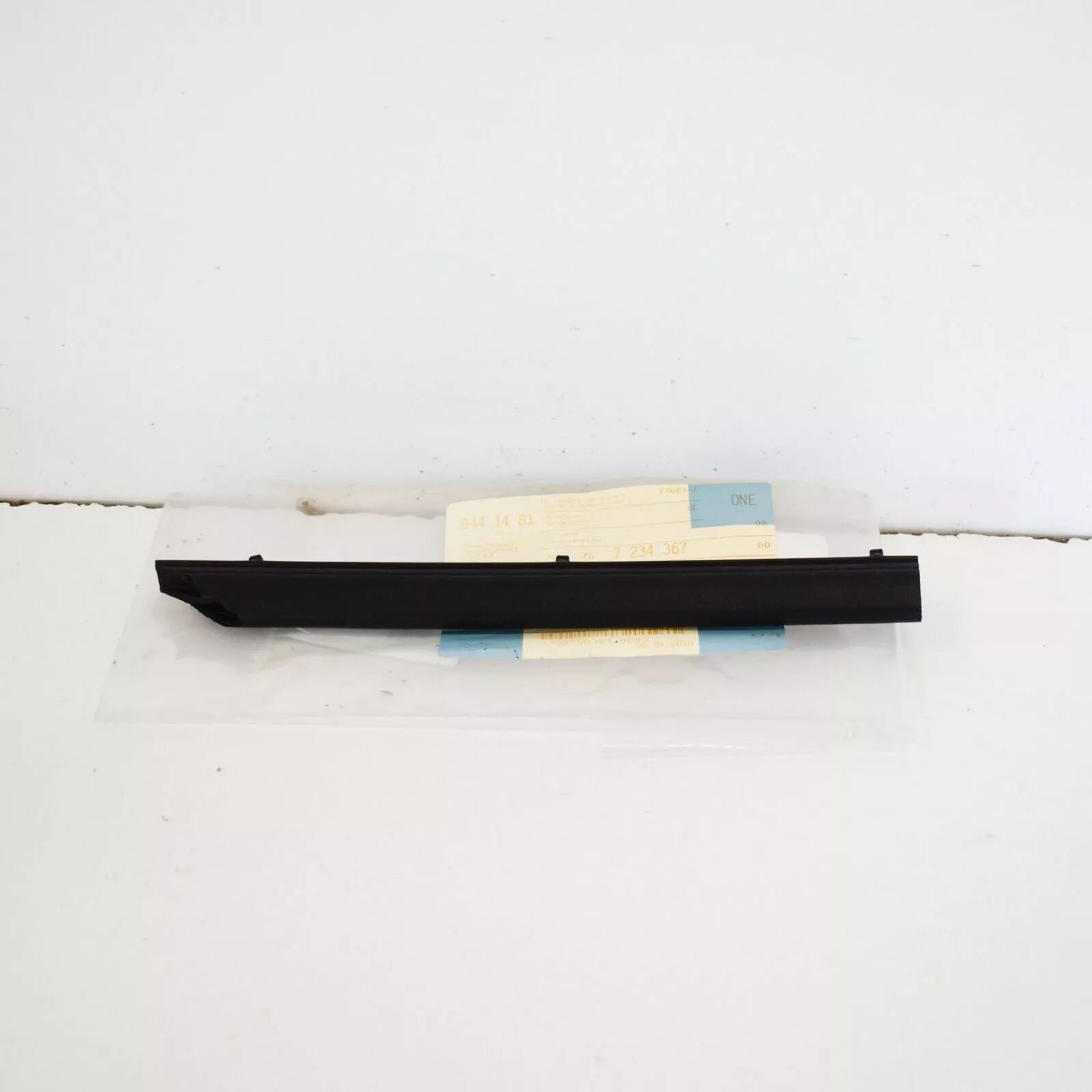 NEW BMW X3 F25 ENGINE BONNET SIDE SEAL 51767234367 7234367 ORIGINAL