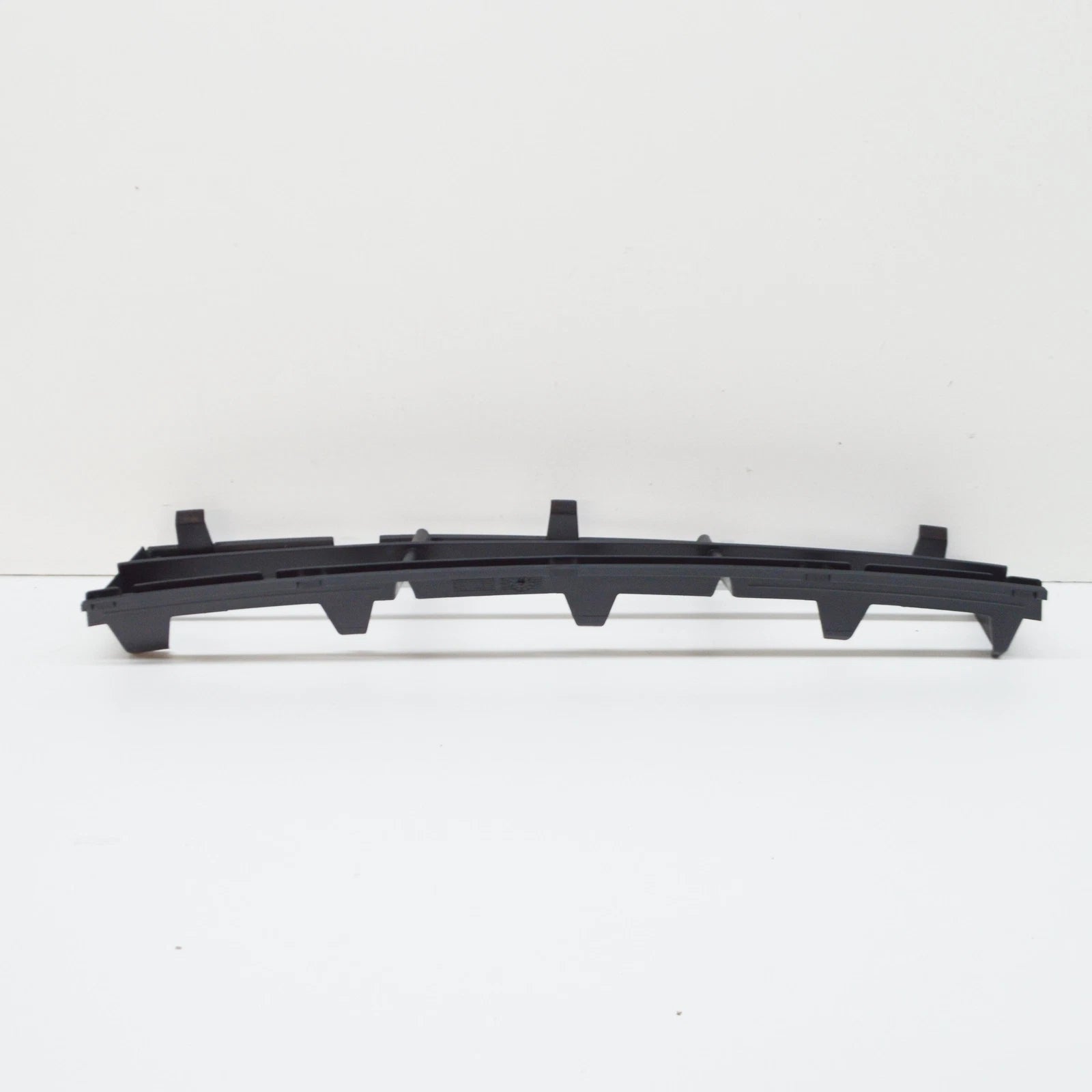 NEW BMW 5 E39 FRONT BUMPER LOWER CENTER GRILLE 51118235671 ORIGINAL