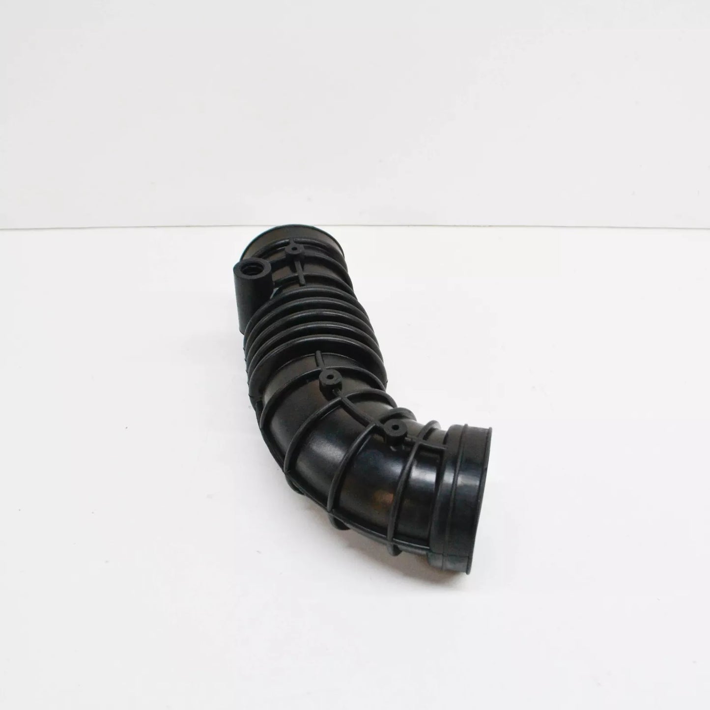 NEW BMW 3 E30 1.8I AIR INTAKE BOOT HOSE 13711709754 ORIGINAL