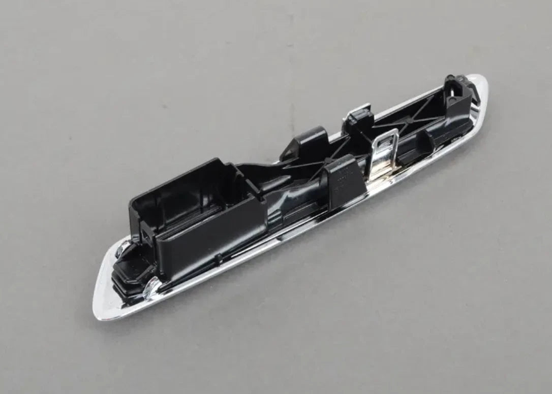 NEW BMW 5 F10 FRONT LEFT SIDE PANEL FINISHER 51137336647 7336647 ORIGINAL