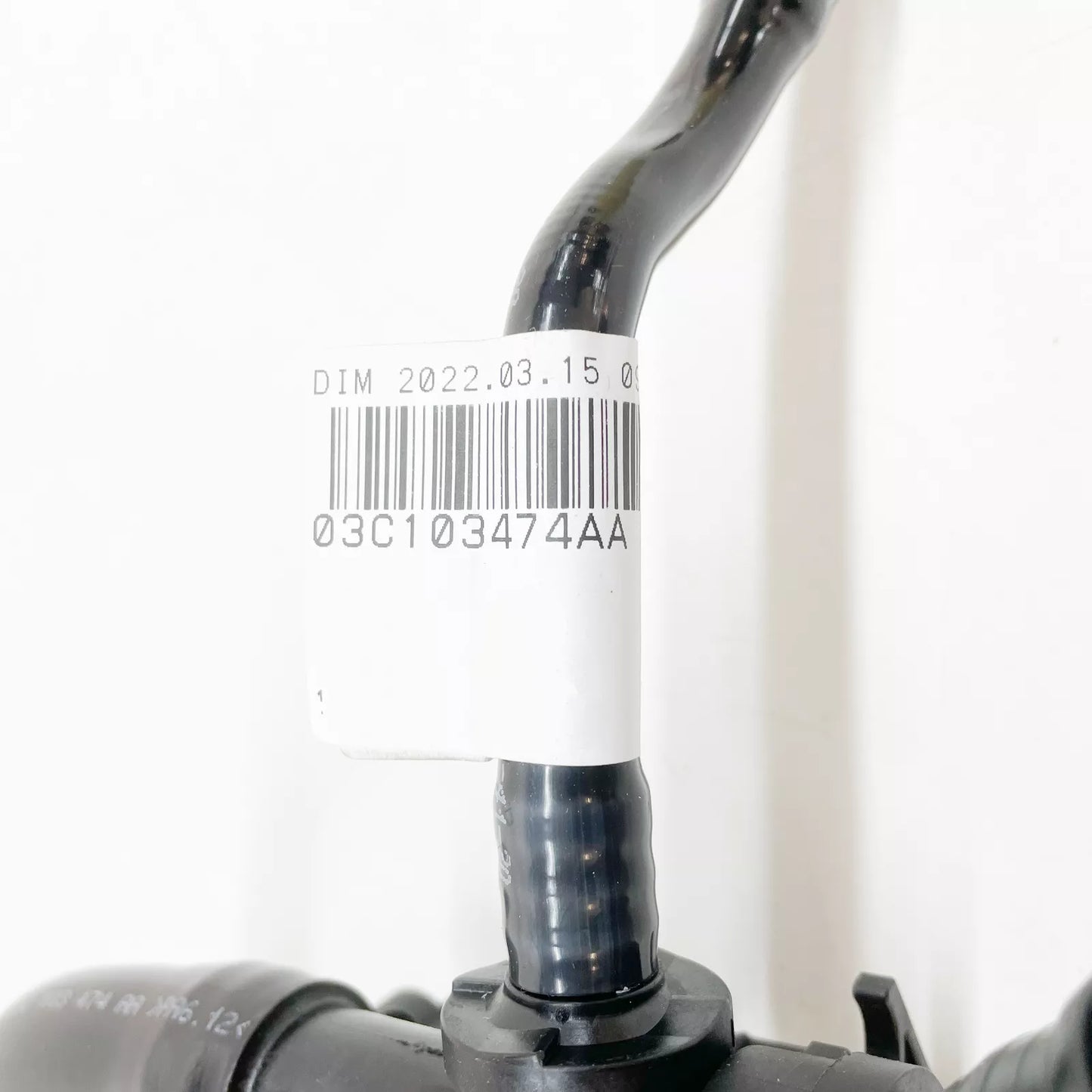 NEW VW TIGUAN 5N BREATHER VENT HOSE 03C103474AA