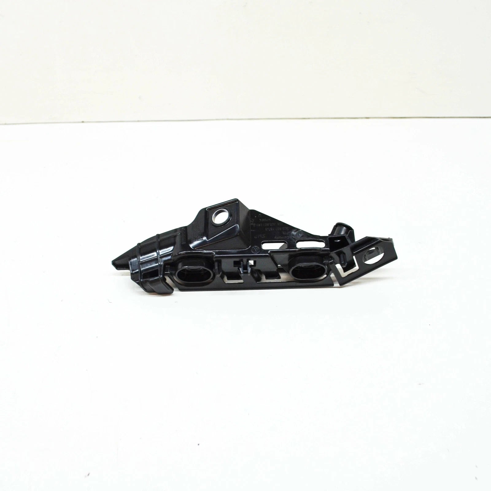 NEW VW PASSAT GTE 4MOTION B8 FRONT LEFT BUMPER BRACKET HOLDER 3G0807049B