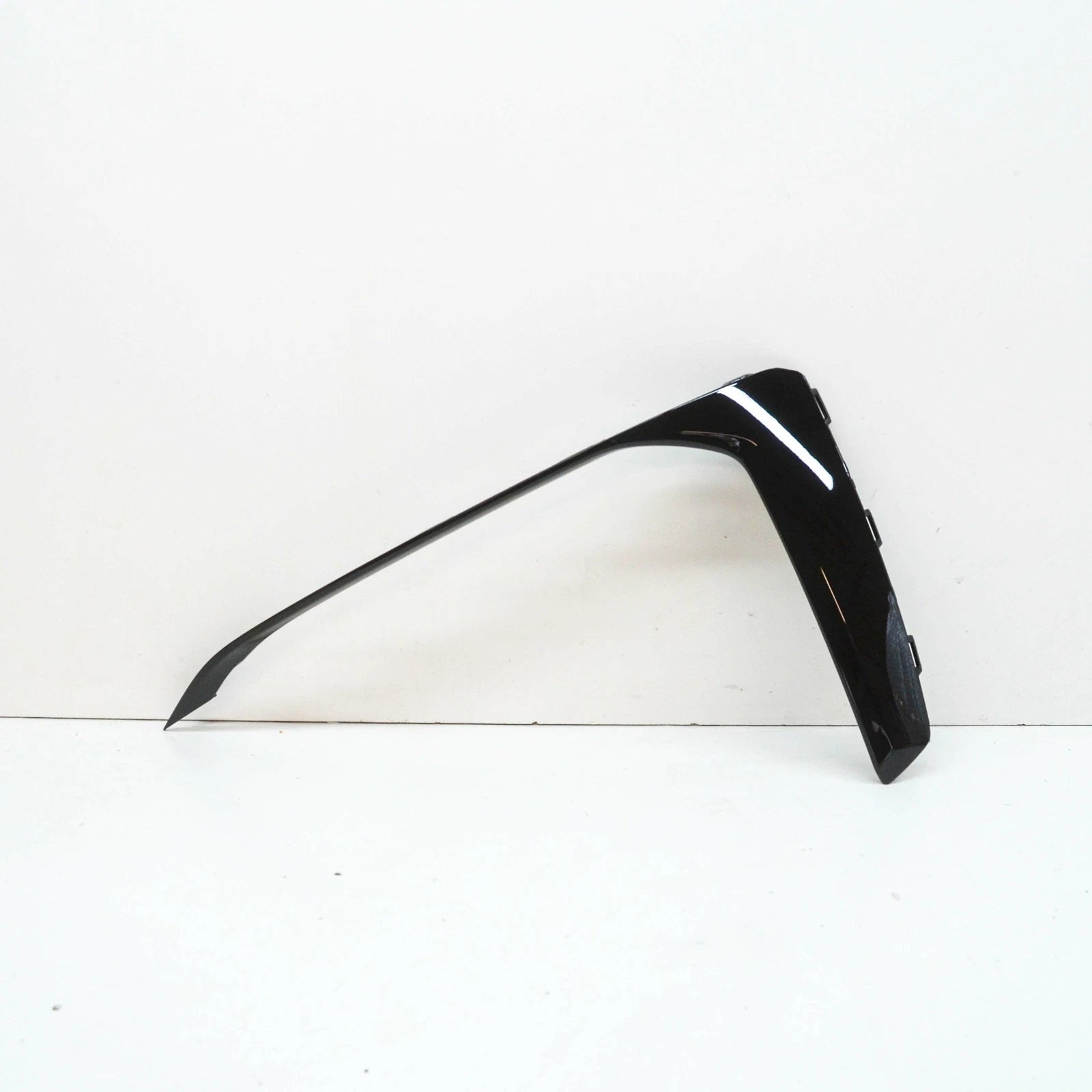 NEW AUDI SQ7 4M FRONT BUMPER RIGHT LOWER TRIM GLOSSY 4M0853300AT94