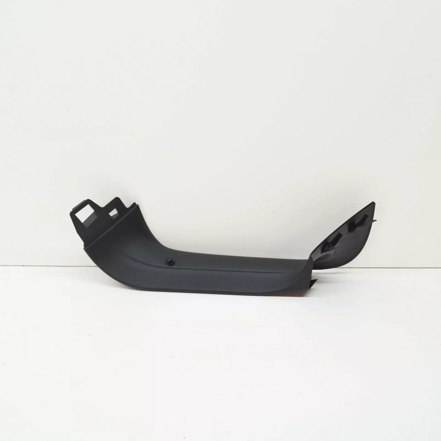 NEW VOLKSWAGEN GOLF MK8 CD REAR LID RIGHT UPPER PANEL TRIM 5H68677044PK ORIGINAL