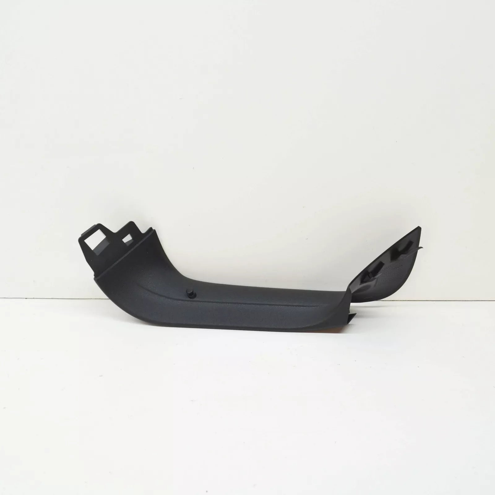 NEW VOLKSWAGEN GOLF MK8 CD REAR LID RIGHT UPPER PANEL TRIM 5H68677044PK ORIGINAL