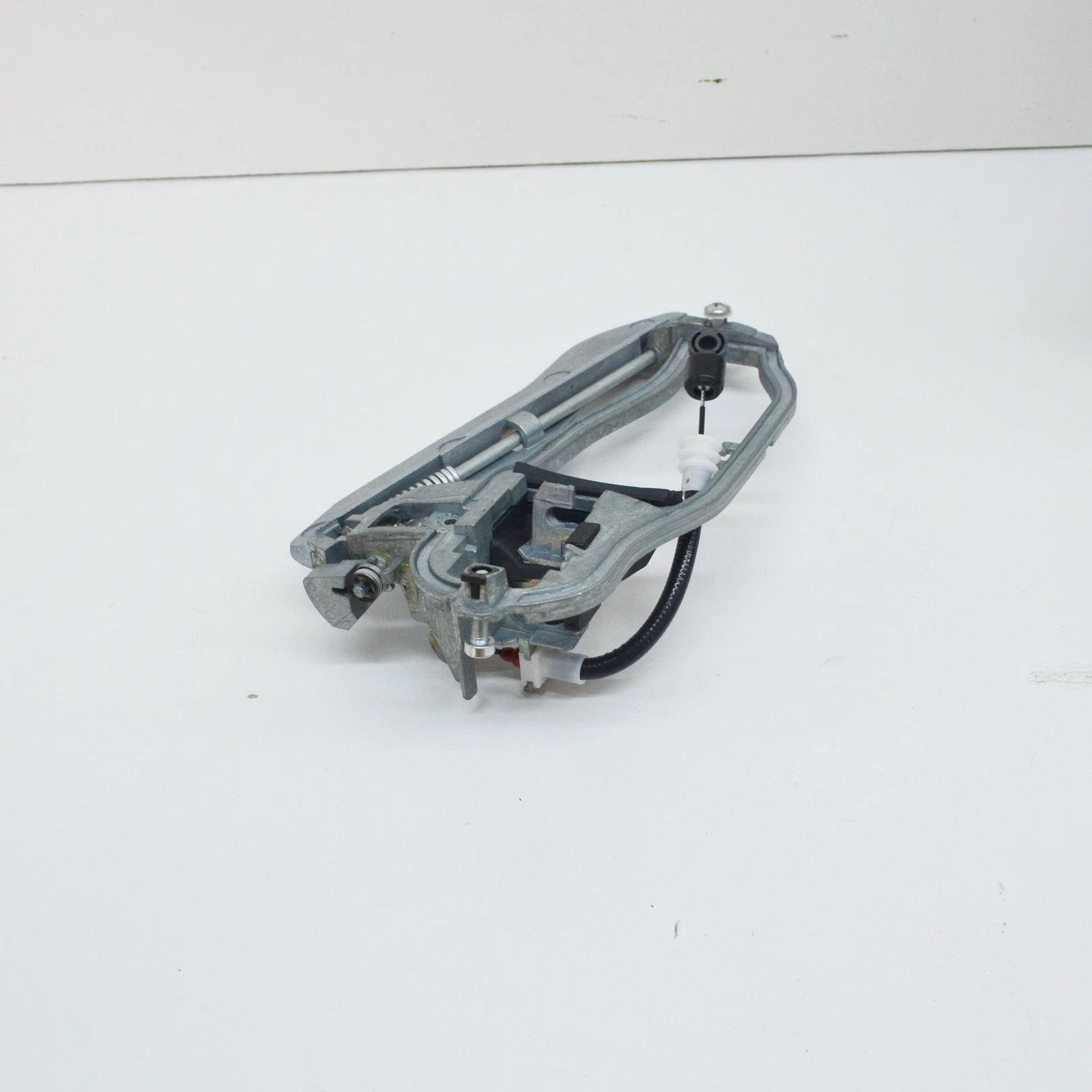 NEW BMW X5 E3 FRONT RIGHT EXTERIOR DOOR HANDLE CARRIER 51218243616 ORIGINAL