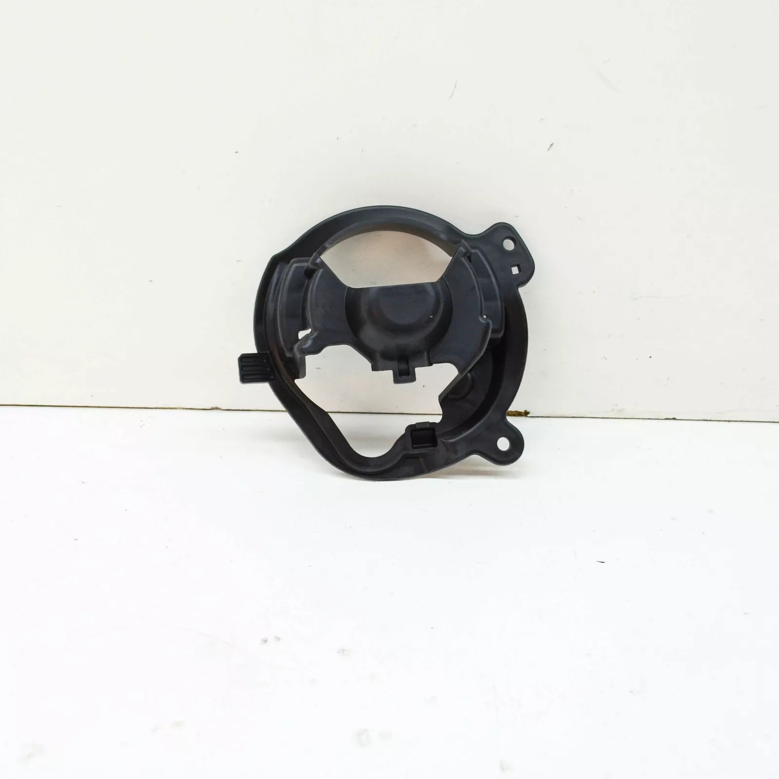 NEW BMW X2 F39 FRONT LEFT FOG LIGHT BRACKET HOLDER 51117444925 ORIGINAL