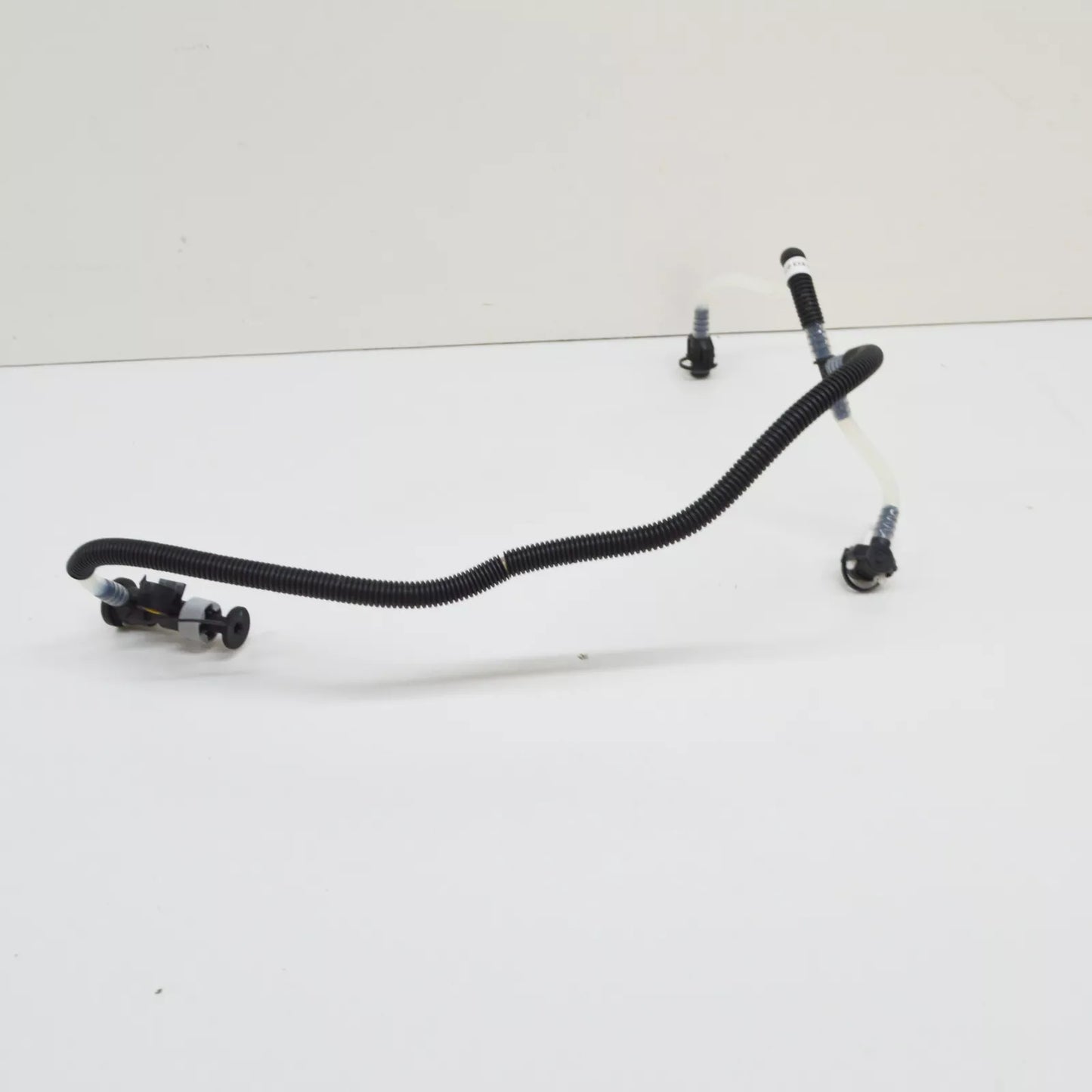 NEW MERCEDES-BENZ E W210 FUEL PIPE A6130702132