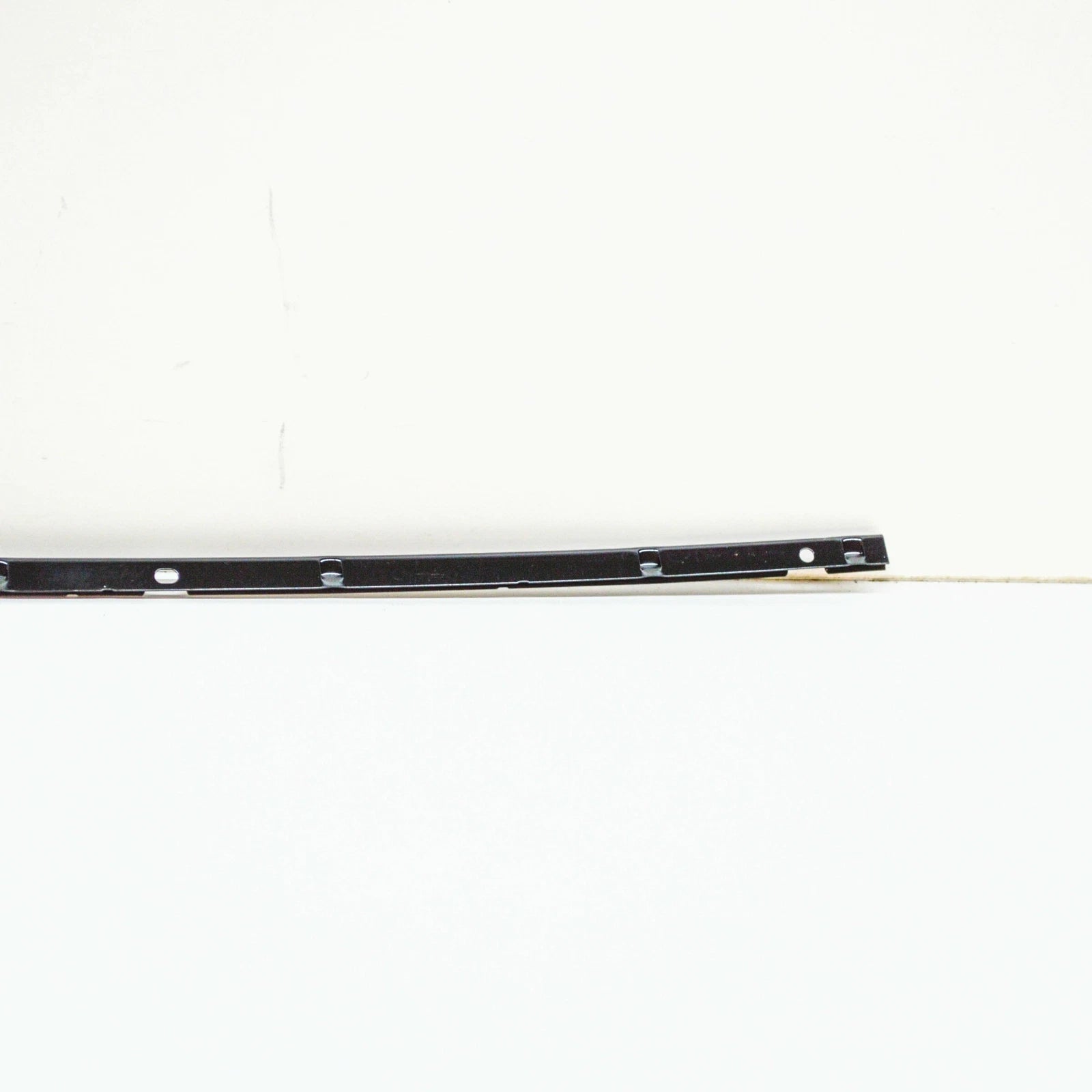 NEW AUDI Q7 4M FRONT RIGHT WINDSHIELD VERTICAL MOLDING BRACKET 4M0845454