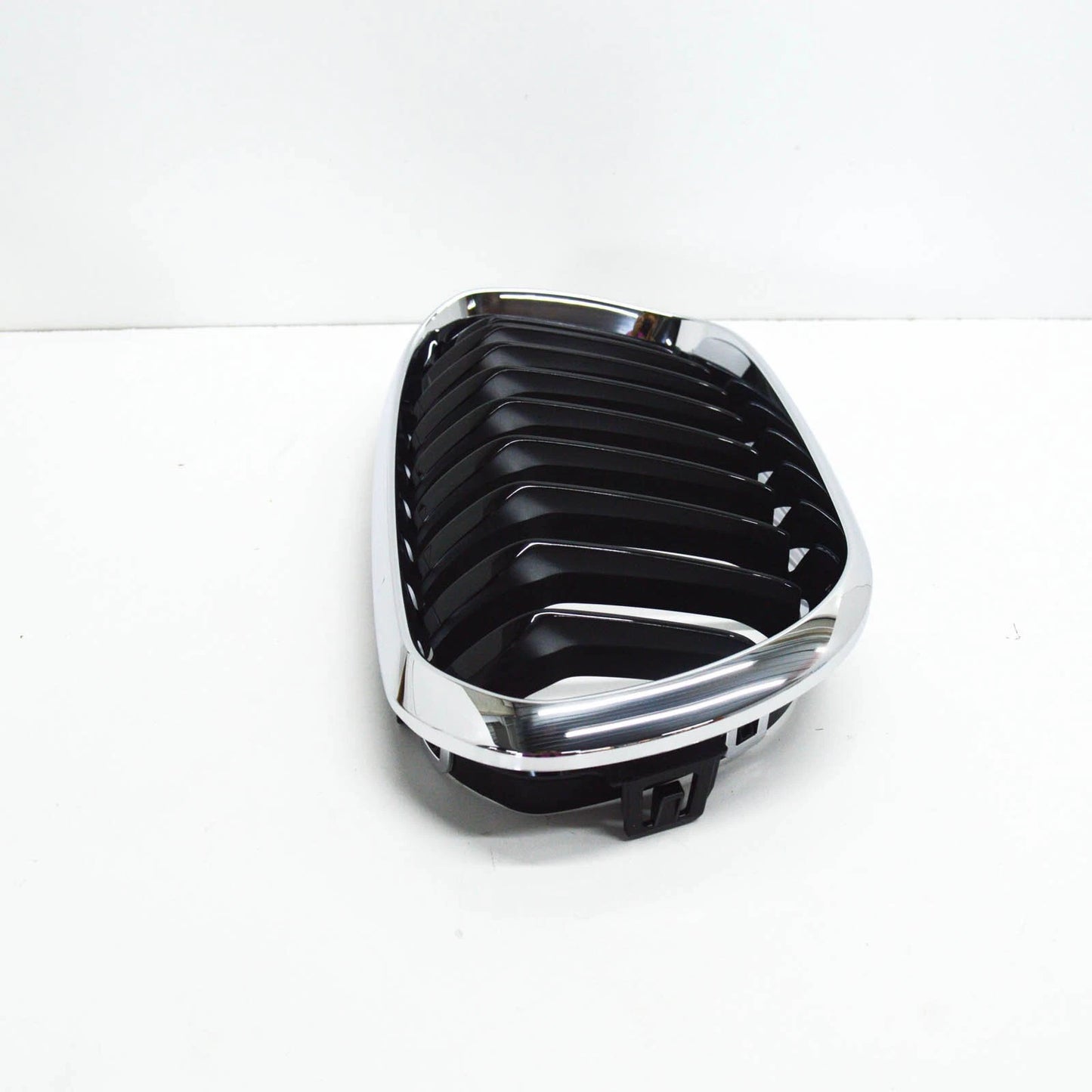 NEW BMW 1 F20 FRONT BUMPER RIGHT UPPER GRILLE 51137371686 7371686 2015 ORIGINAL