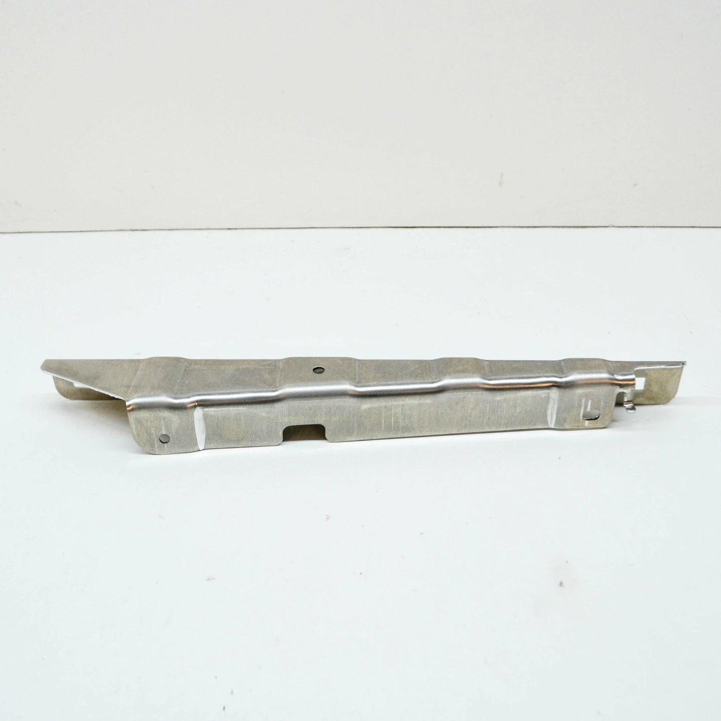 NEW BMW X5 G05 LEFT UNDERFLOOR PANELLING BRACKET 51717453070 ORIGINAL