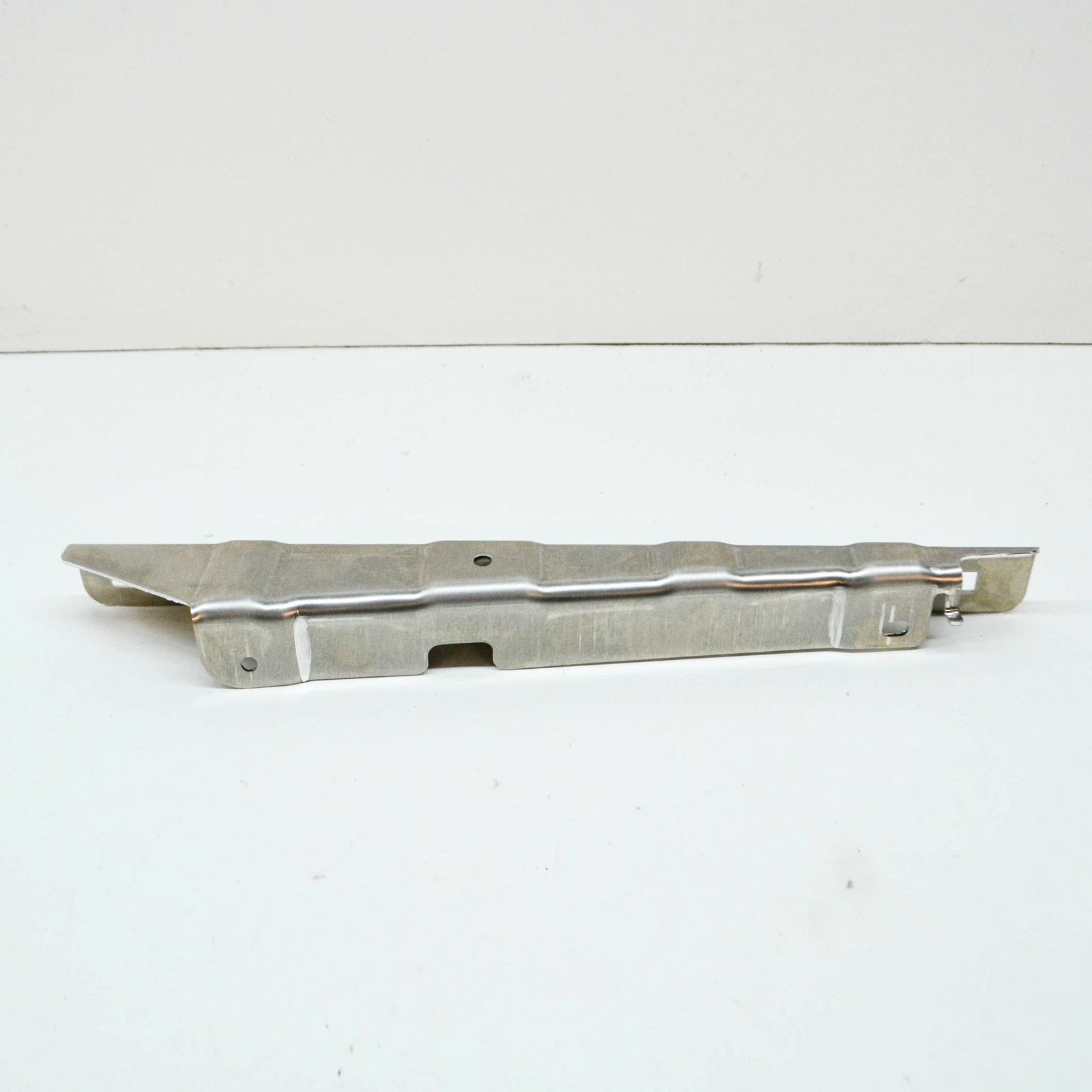 NEW BMW X5 G05 LEFT UNDERFLOOR PANELLING BRACKET 51717453070 ORIGINAL