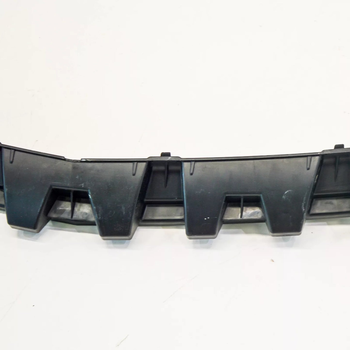 NEW MB C W204 AMG FRONT BUMPER CENTER MOUNTING A2048854665 ORIGINAL