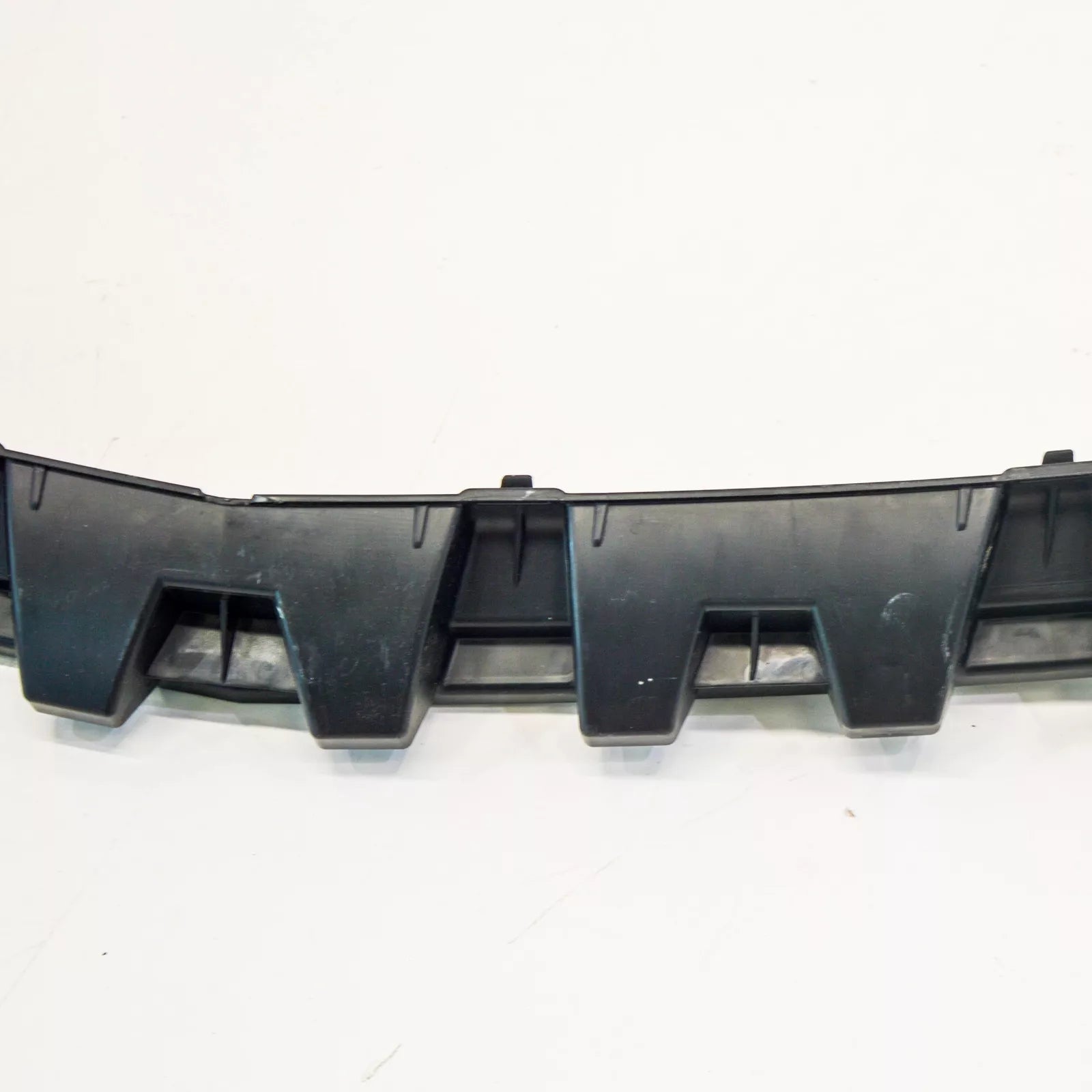 NEW MB C W204 AMG FRONT BUMPER CENTER MOUNTING A2048854665 ORIGINAL