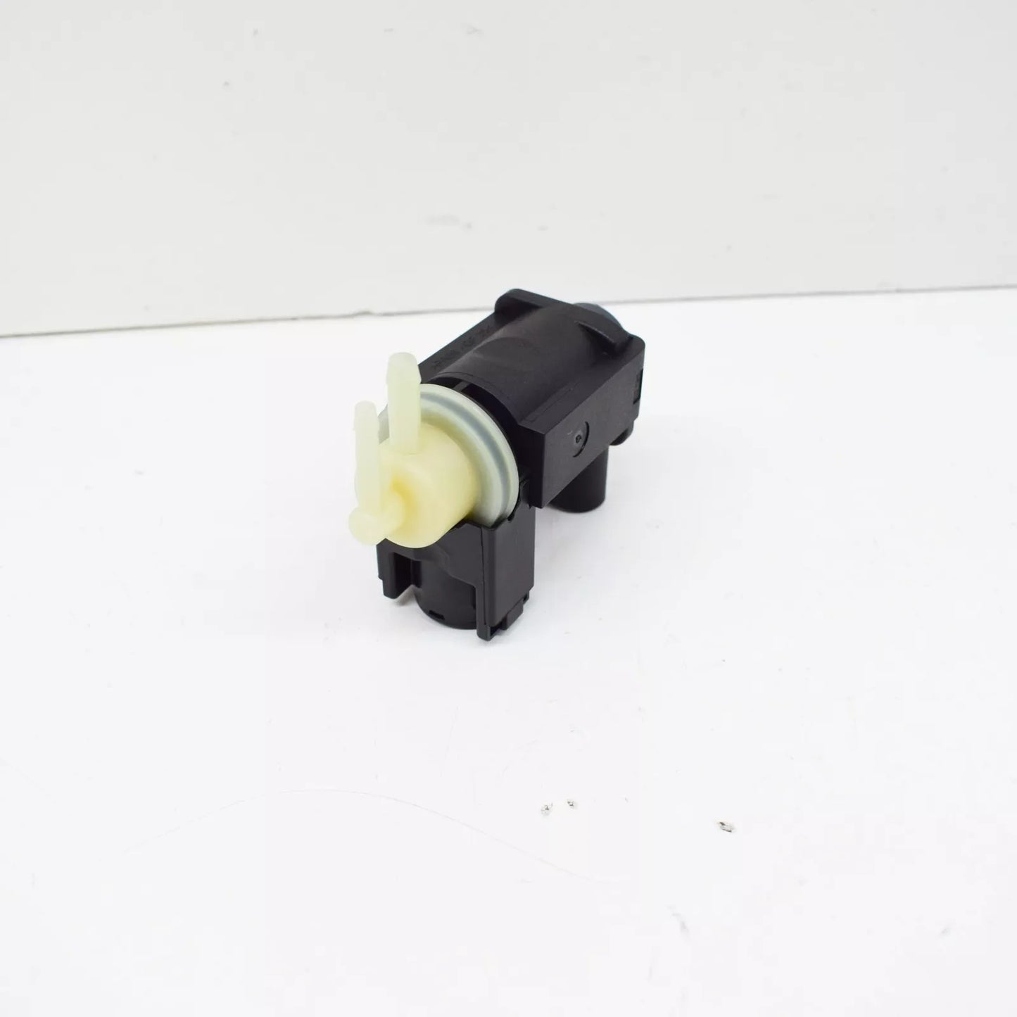 NEW AUDI A6 C7 SOLENOID VALVE 059906627S