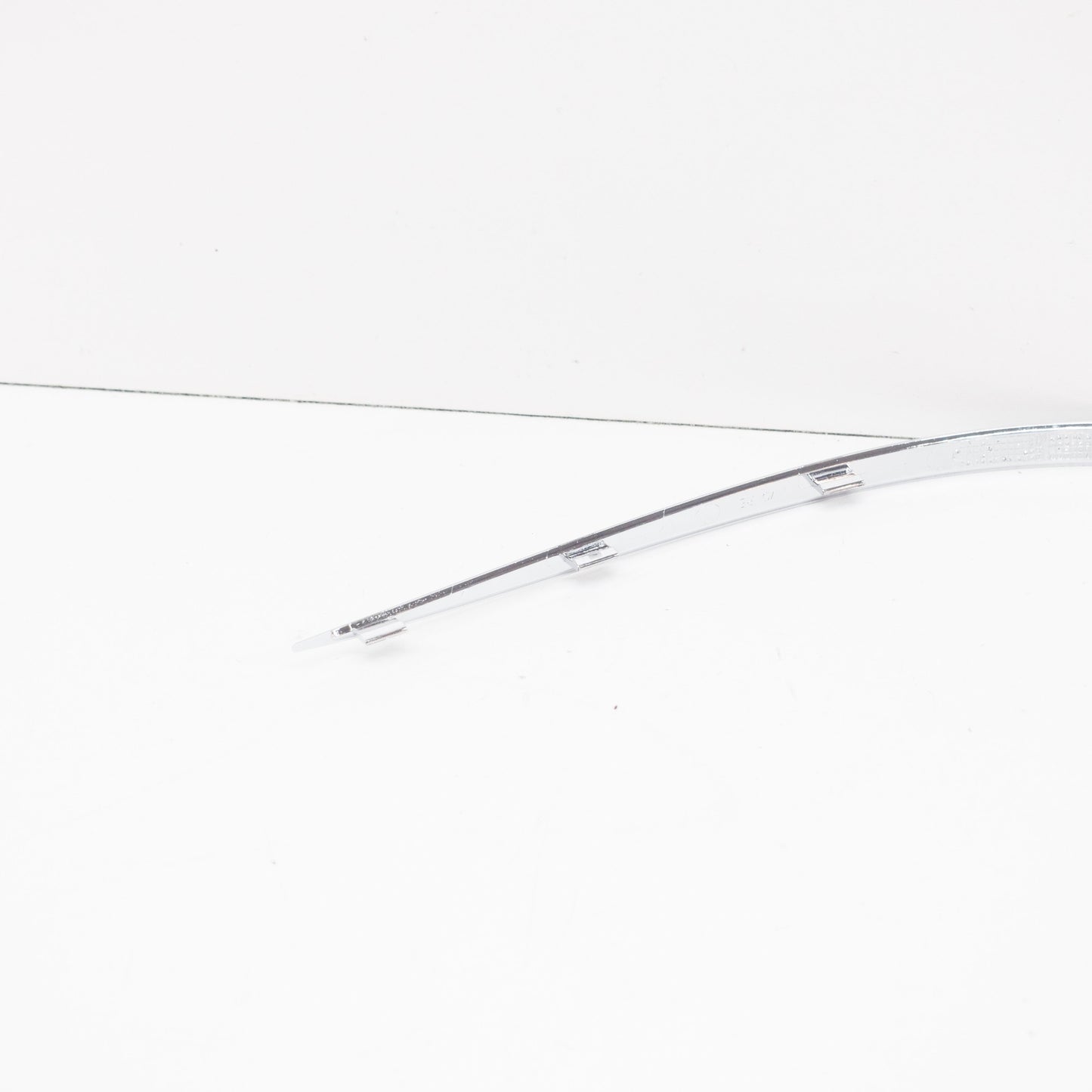 NEW MERCEDES-BENZ E-CLASS W211 FRONT RIGHT BUMPER MOLDING A2118852421 ORIGINAL