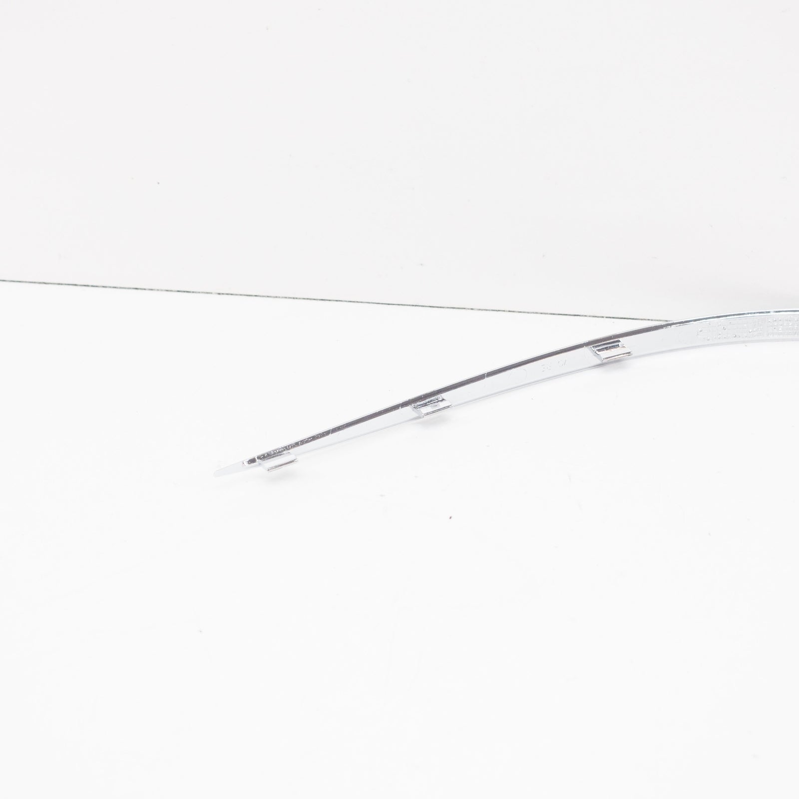 NEW MERCEDES-BENZ E-CLASS W211 FRONT RIGHT BUMPER MOLDING A2118852421 ORIGINAL