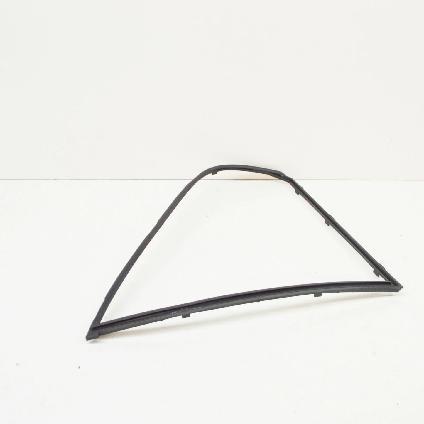 NEW BMW 5 E39 REAR LEFT DOOR QUARTER WINDOW FRAME 51348186183 8186183 ORIGINAL