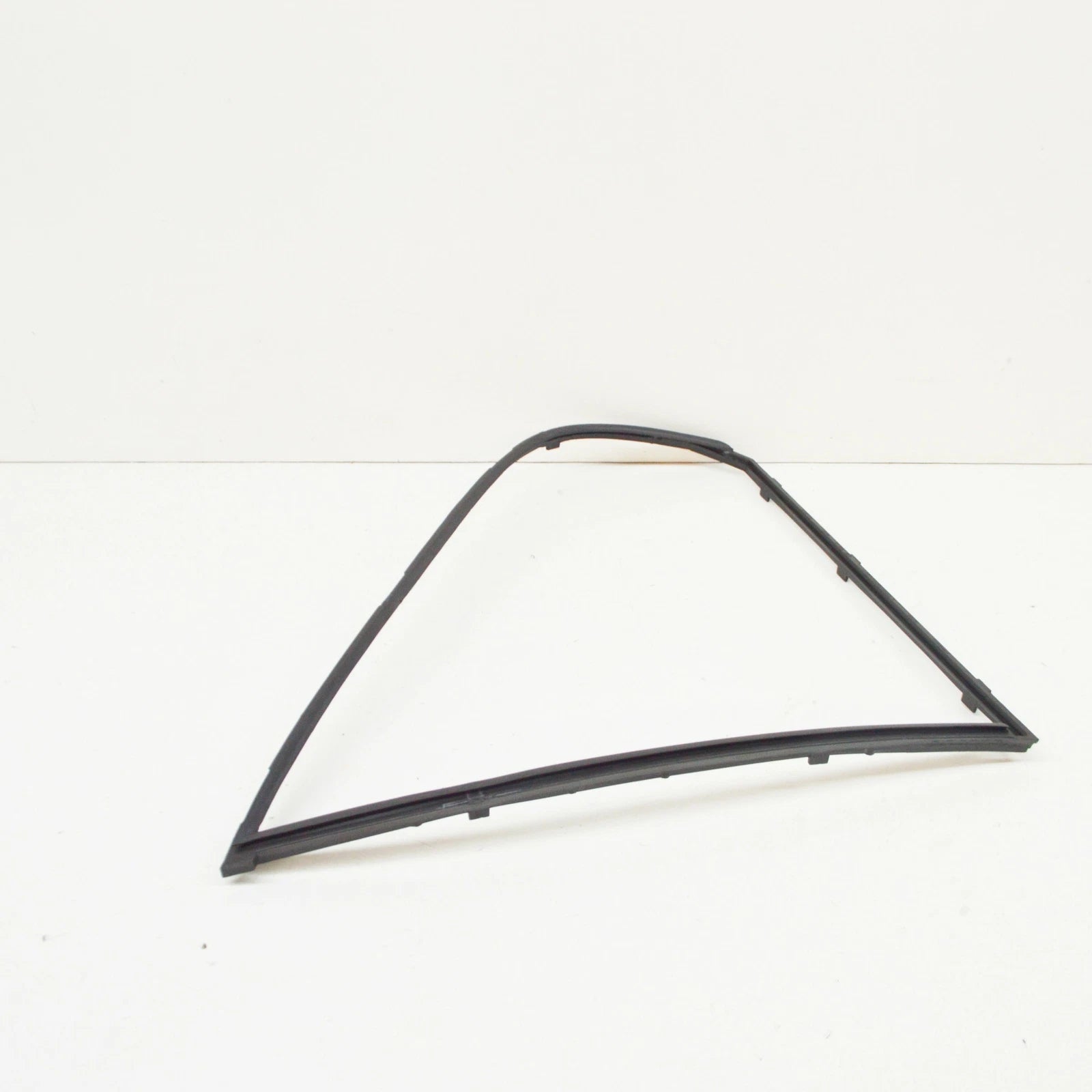 NEW BMW 5 E39 REAR LEFT DOOR QUARTER WINDOW FRAME 51348186183 8186183 ORIGINAL