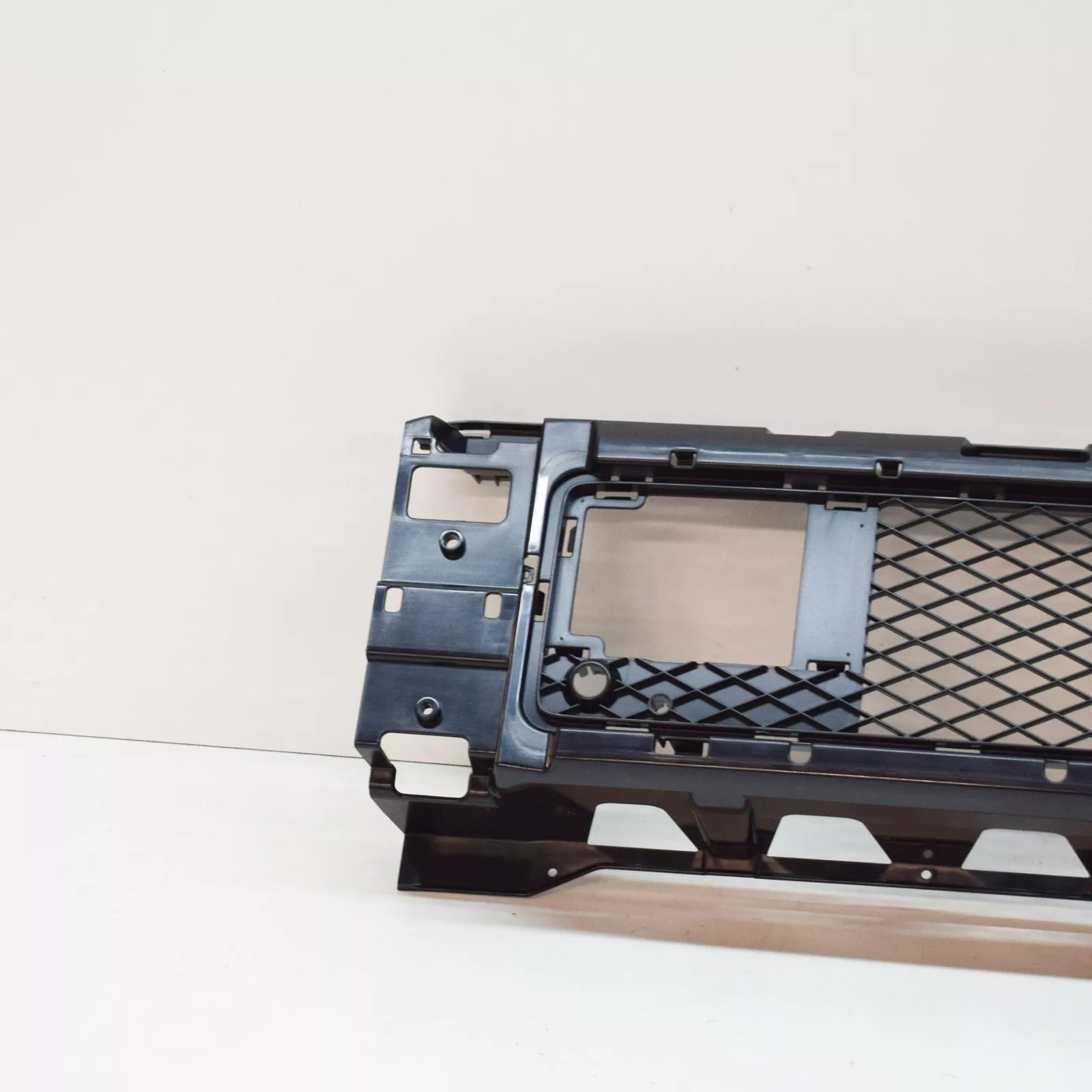NEW MERCEDES-BENZ G W463 FRONT BUMPER CENTER LOWER GRILLE A4638851100