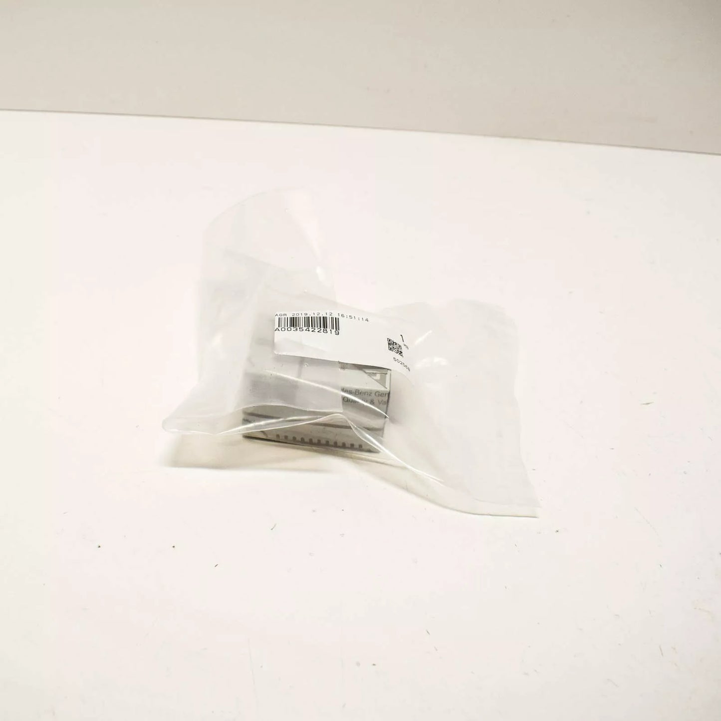 NEW MERCEDES-BENZ GLA X156 BATTERY CUT-OFF RELAY A0035422819 ORIGINAL