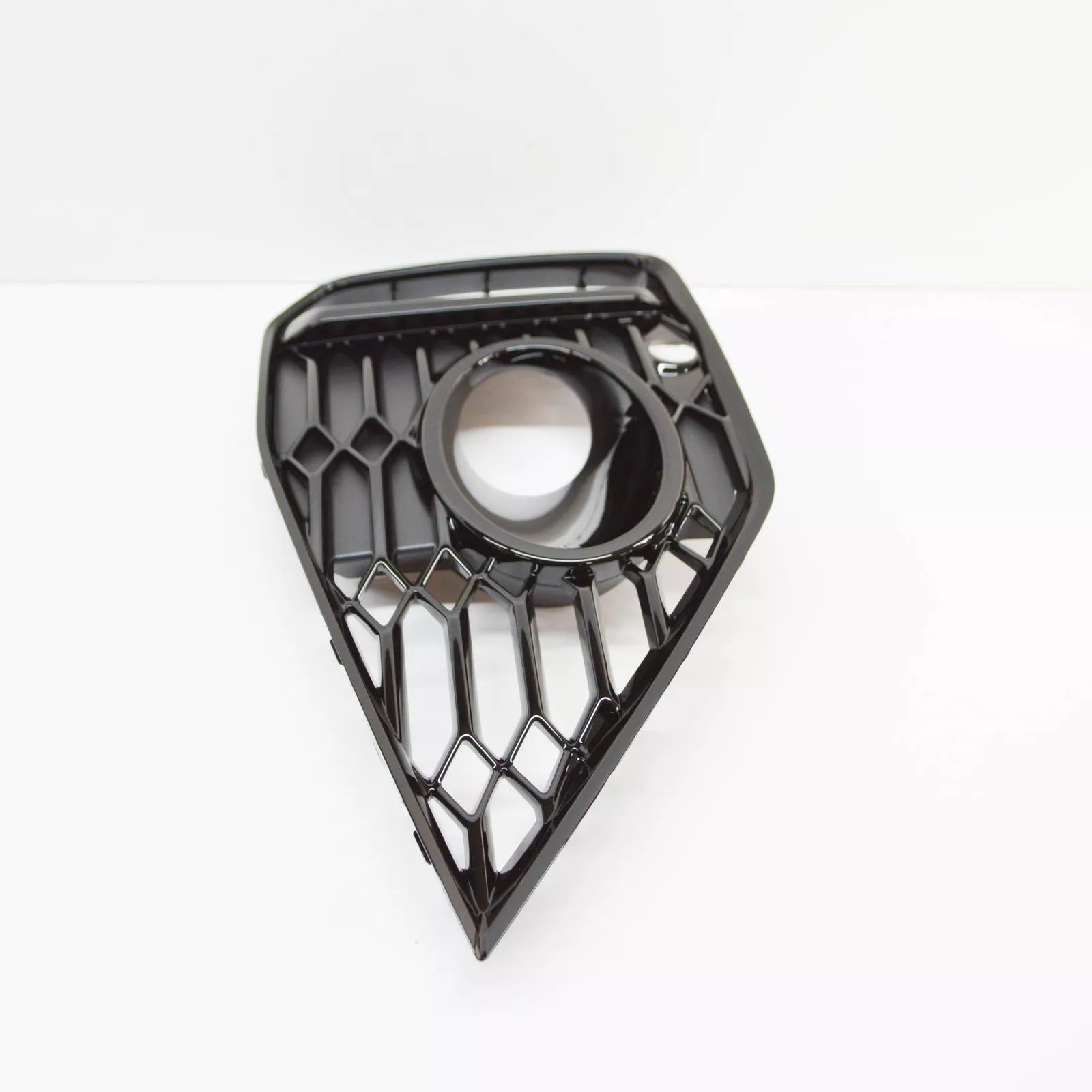 NEW AUDI A4 AVANT B9 FRONT RIGHT AIR GUIDE GRILLE 8W0807682AST94