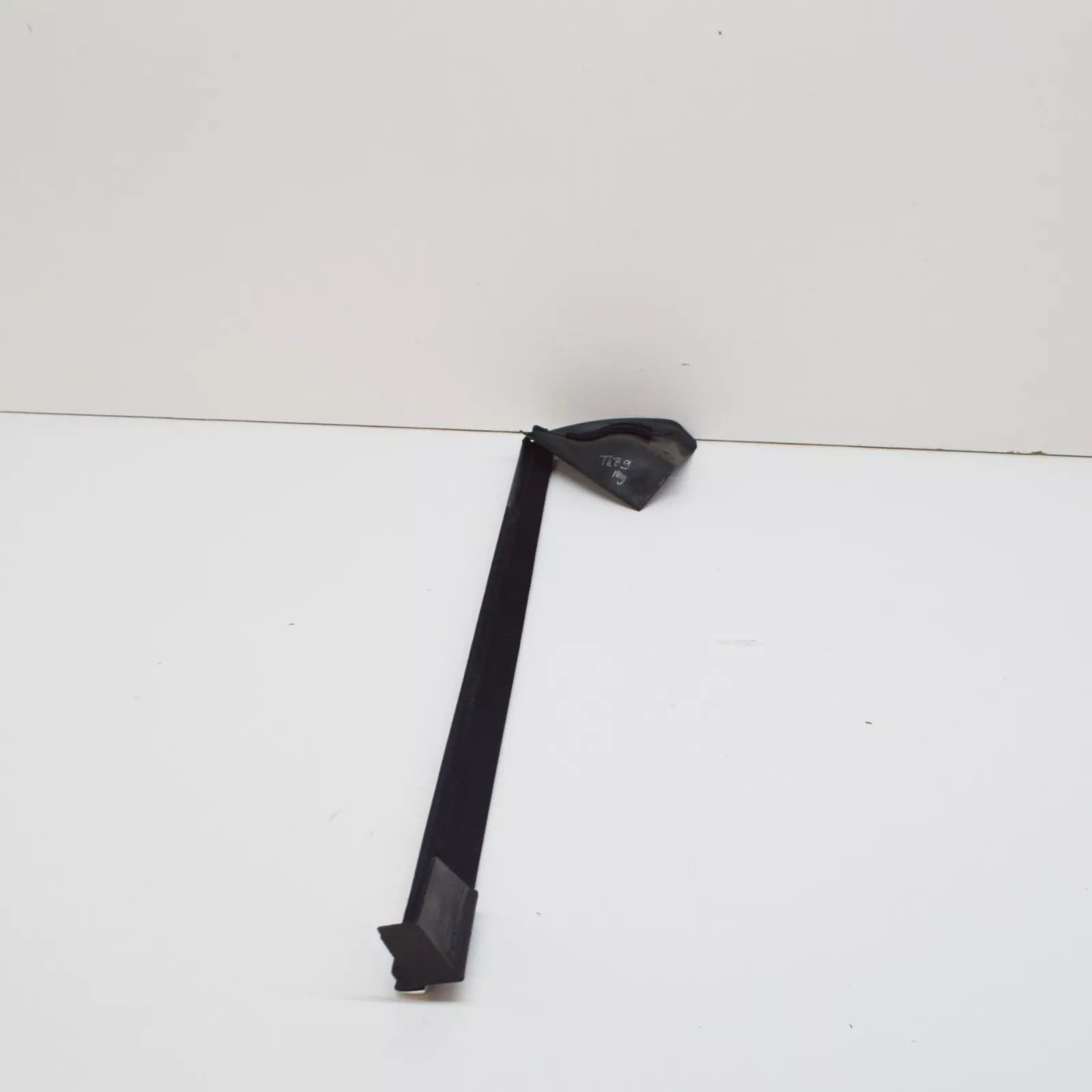 NEW BMW 3 CABRIO E46 REAR RIGHT OUTER WEATHERSTRIP 51367026388 7026388 ORIGINAL