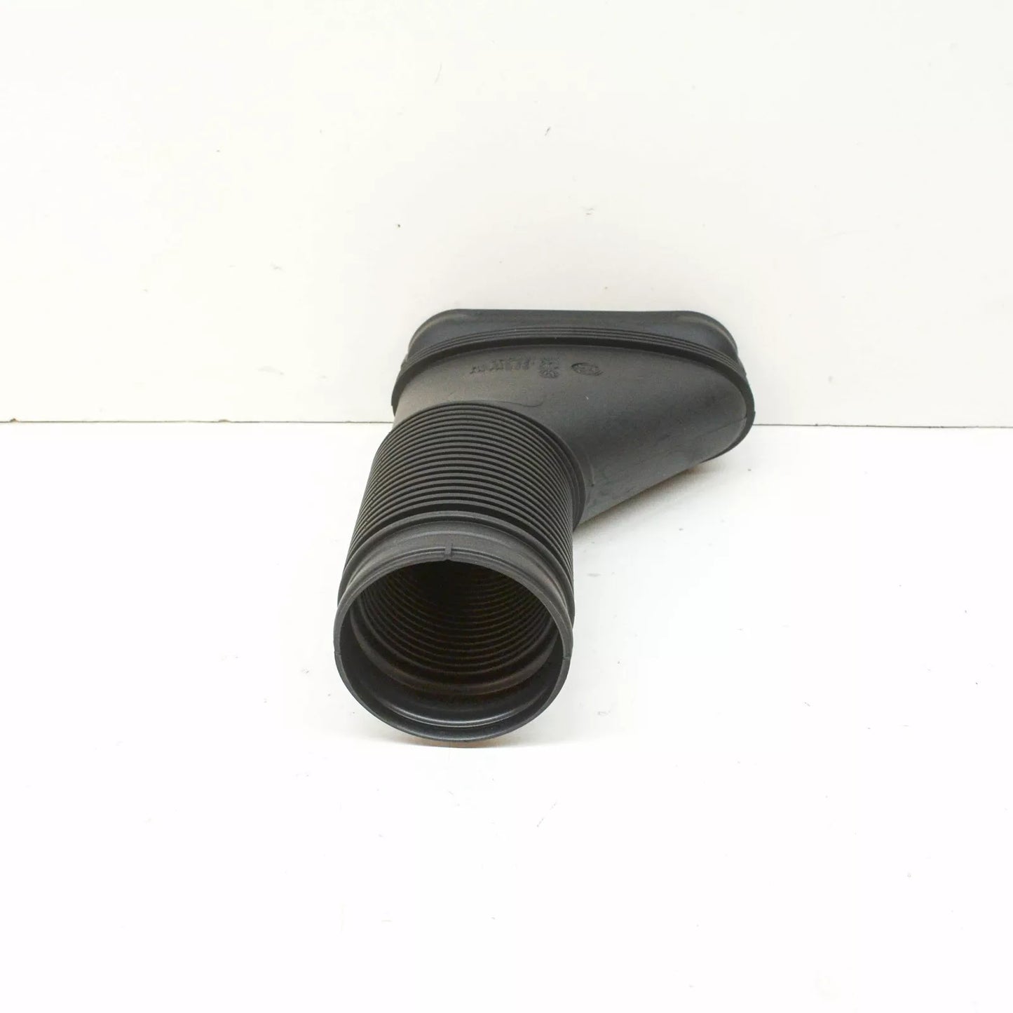 NEW AUDI A3 8P AIR INTAKE DUCT 1K0129618BM