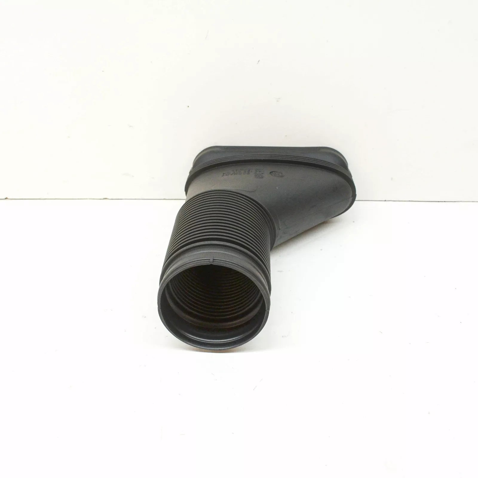 NEW AUDI A3 8P AIR INTAKE DUCT 1K0129618BM