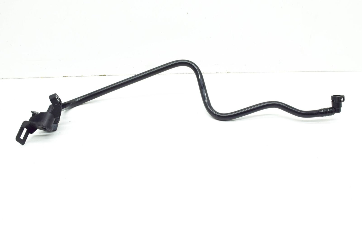 NEW MERCEDES-BENZ CLS C257 ENGINE PURGE LINE A2560181200 ORIGINAL