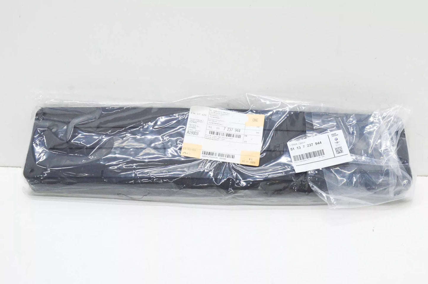 NEW BMW X3 F25 FRONT LICENSE NUMBER PLATE HOLDER 51137237944 ORIGINAL