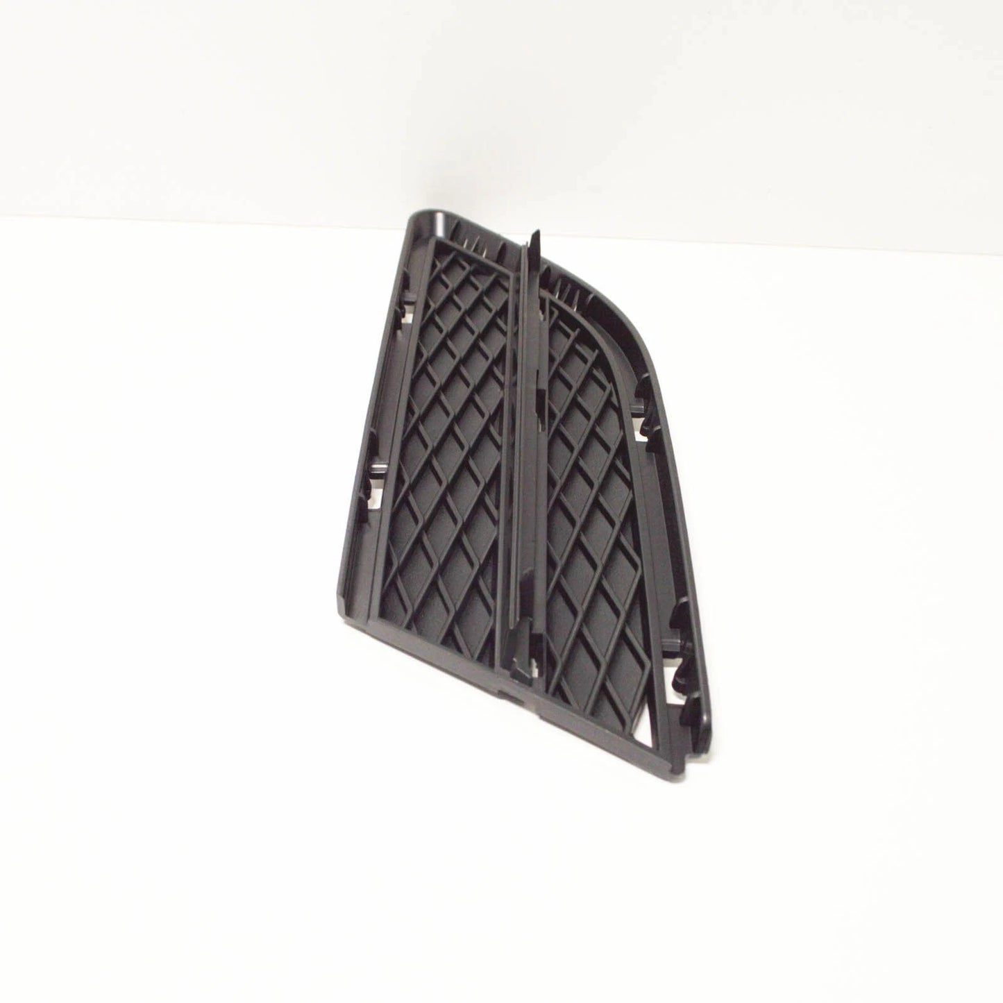 NEW BMW 3 E90 FRONT BUMPER LEFT CLOSED GRILLE 51117138417 7138417 ORIGINAL