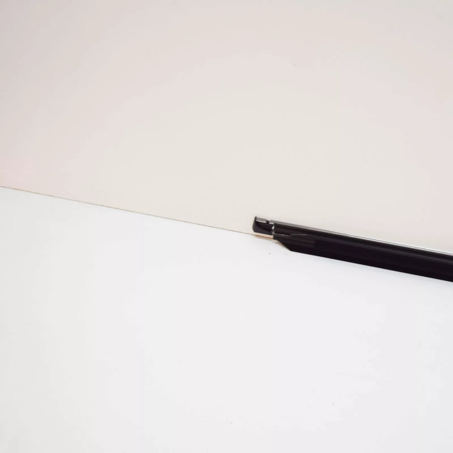 NEW MB C W204 REAR RIGHT DOOR WINDOW OUTSIDE SEALING FRAME A2047351665 ORIGINAL