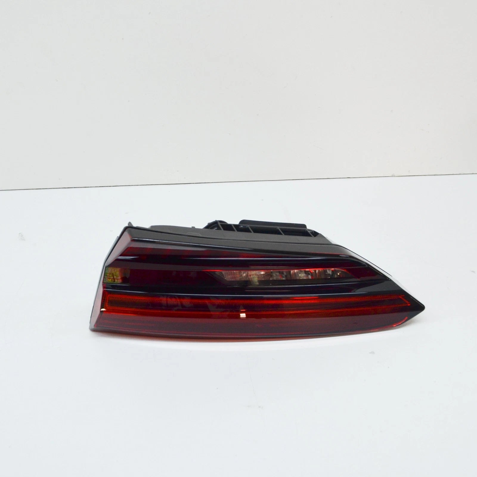NEW AUDI S5 8W6 REAR RIGHT TAILLIGHT 8W6945094M ORIGINAL
