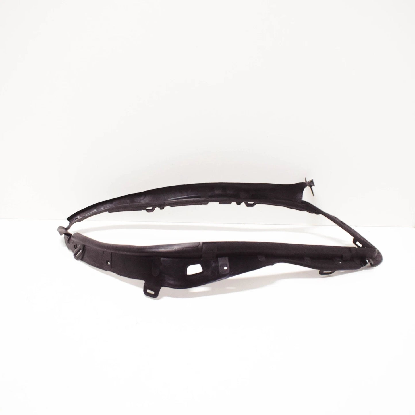 NEW MERCEDES BENZ C W204 FRONT RIGHT HEADLIGHT SEAL TRIM A2048260158