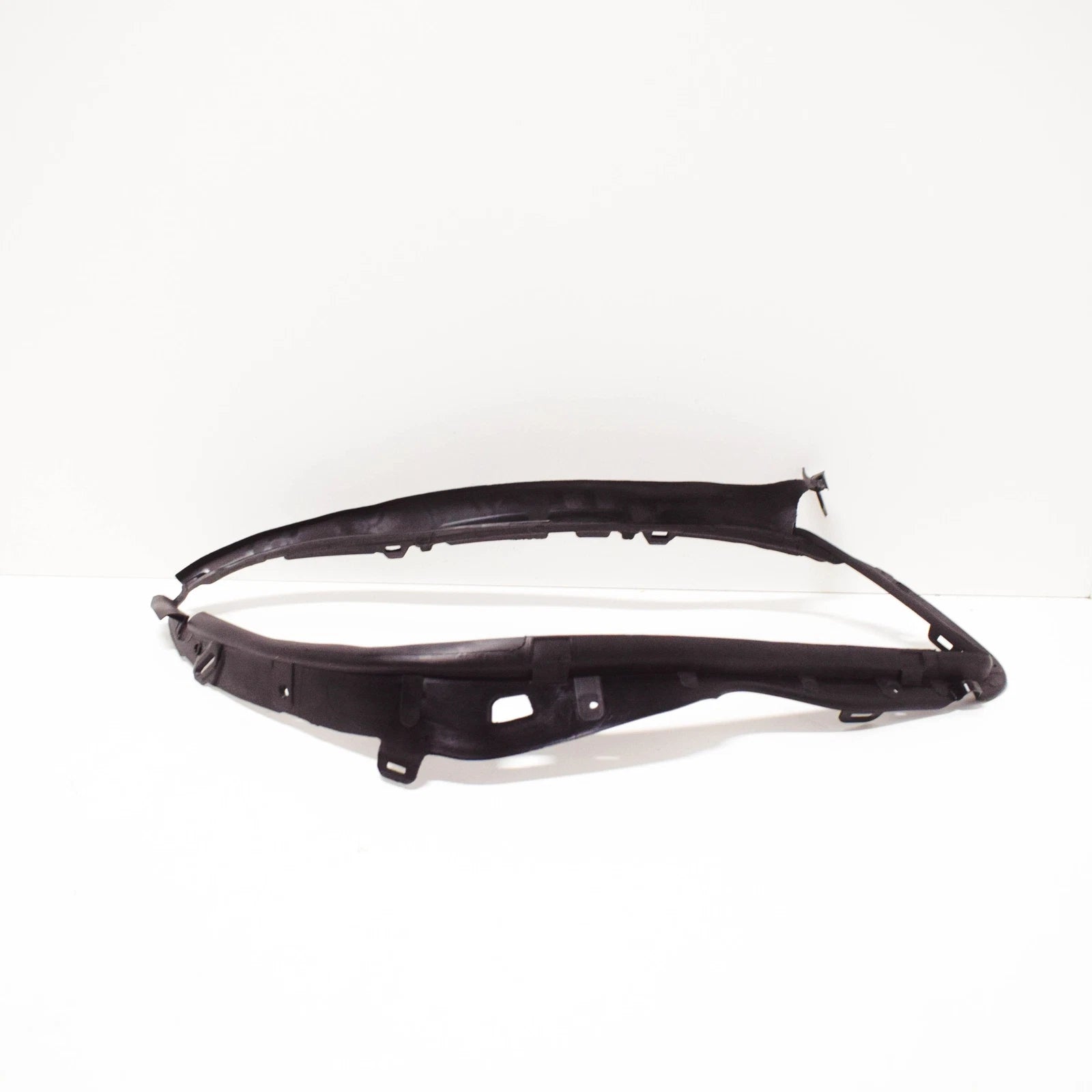 NEW MERCEDES BENZ C W204 FRONT RIGHT HEADLIGHT SEAL TRIM A2048260158