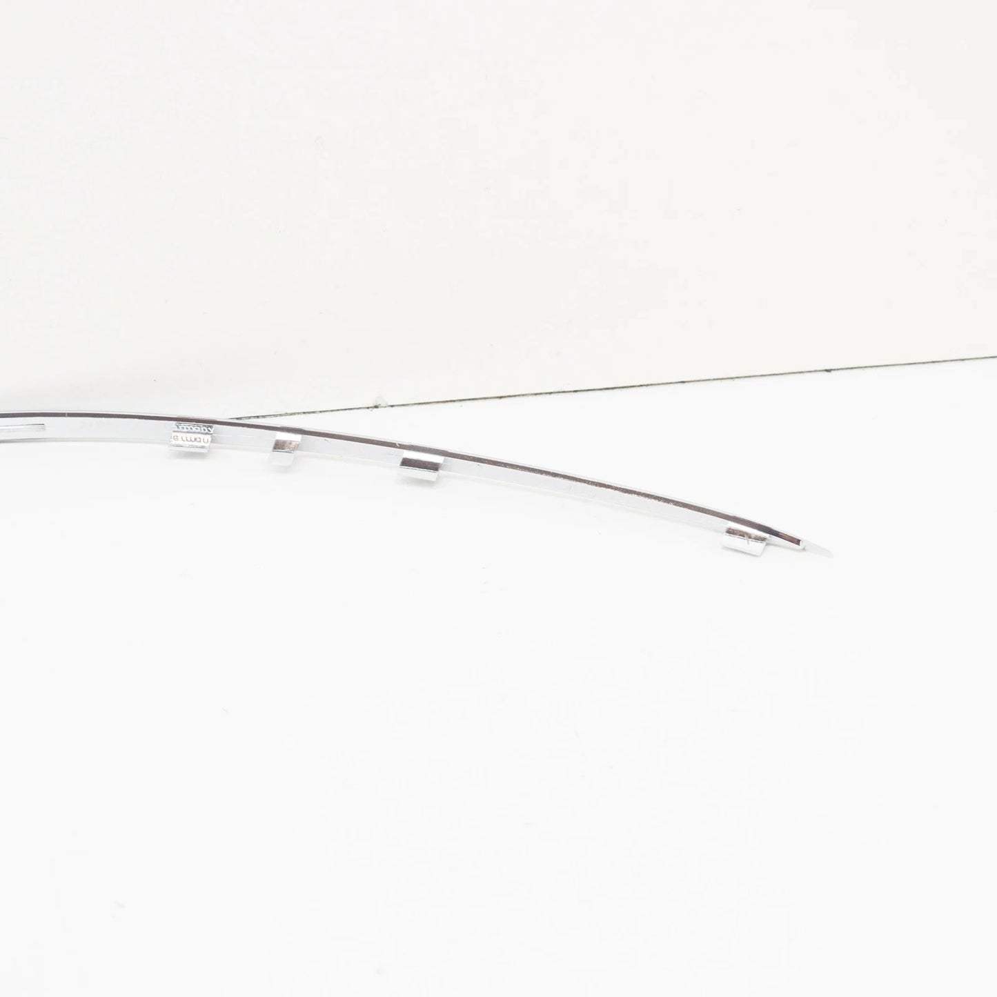 NEW MB E S211 FRONT BUMPER LEFT LOWER MOULDING A2118852321