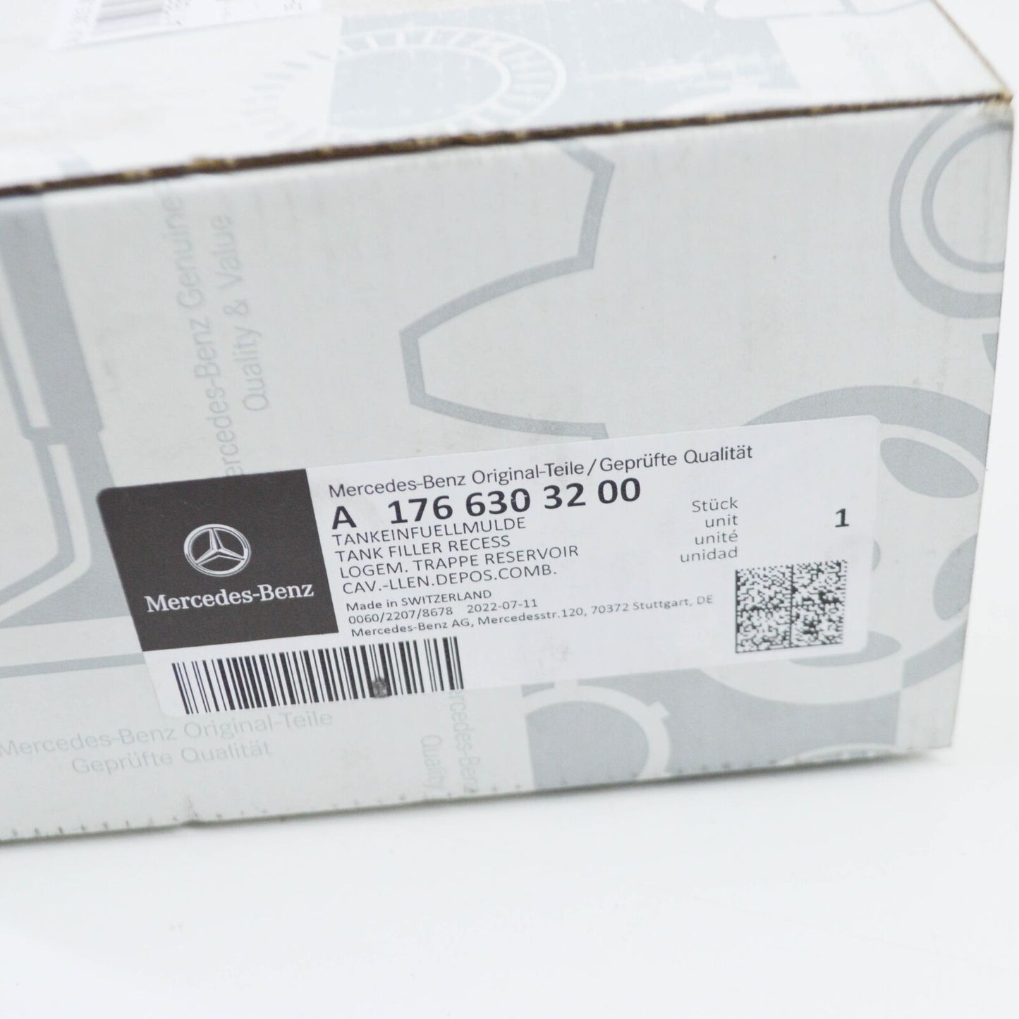 NEW MERCEDES-BENZ A W176 FUEL TANK FILLER RECESS A1766303200 ORIGINAL