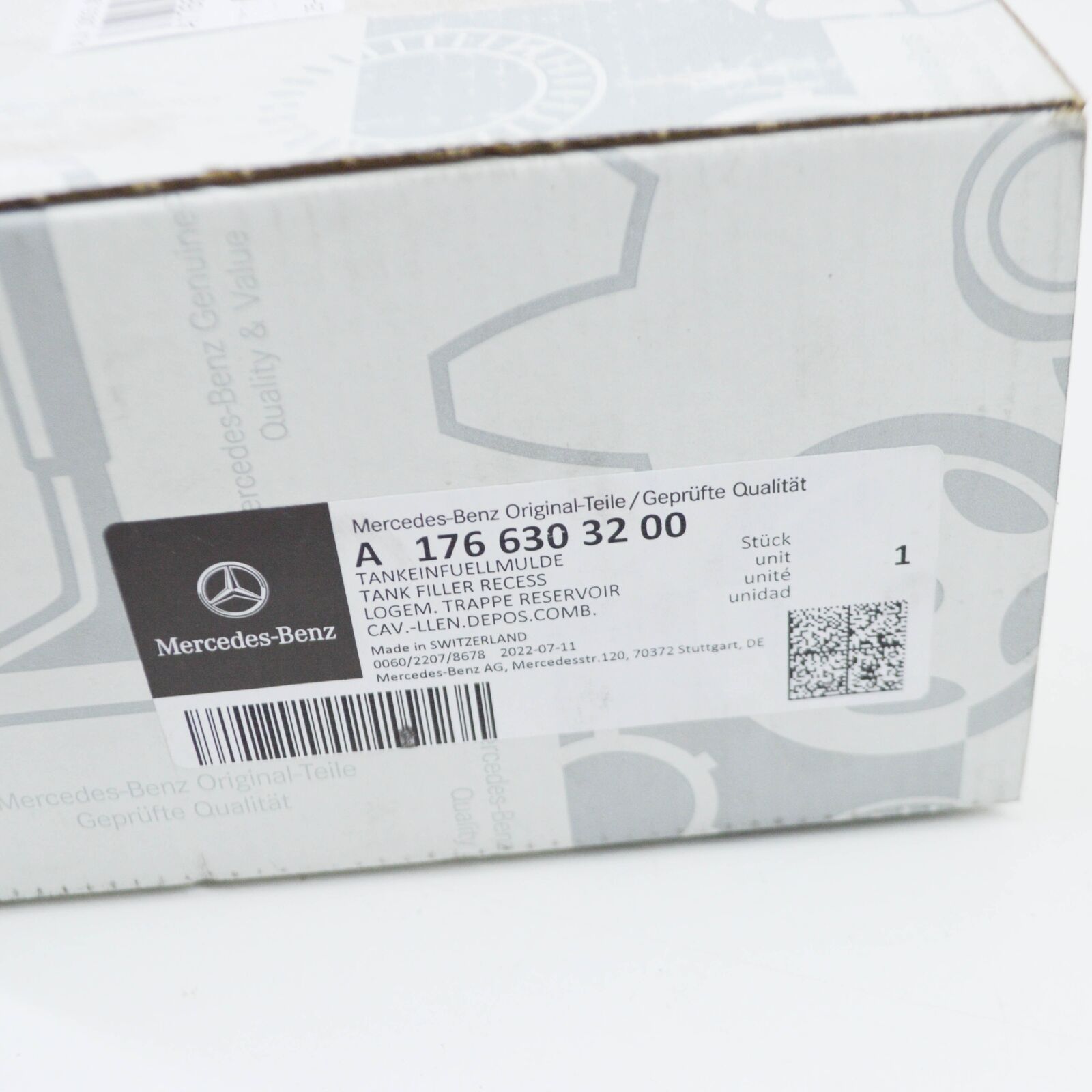 NEW MERCEDES-BENZ A W176 FUEL TANK FILLER RECESS A1766303200 ORIGINAL