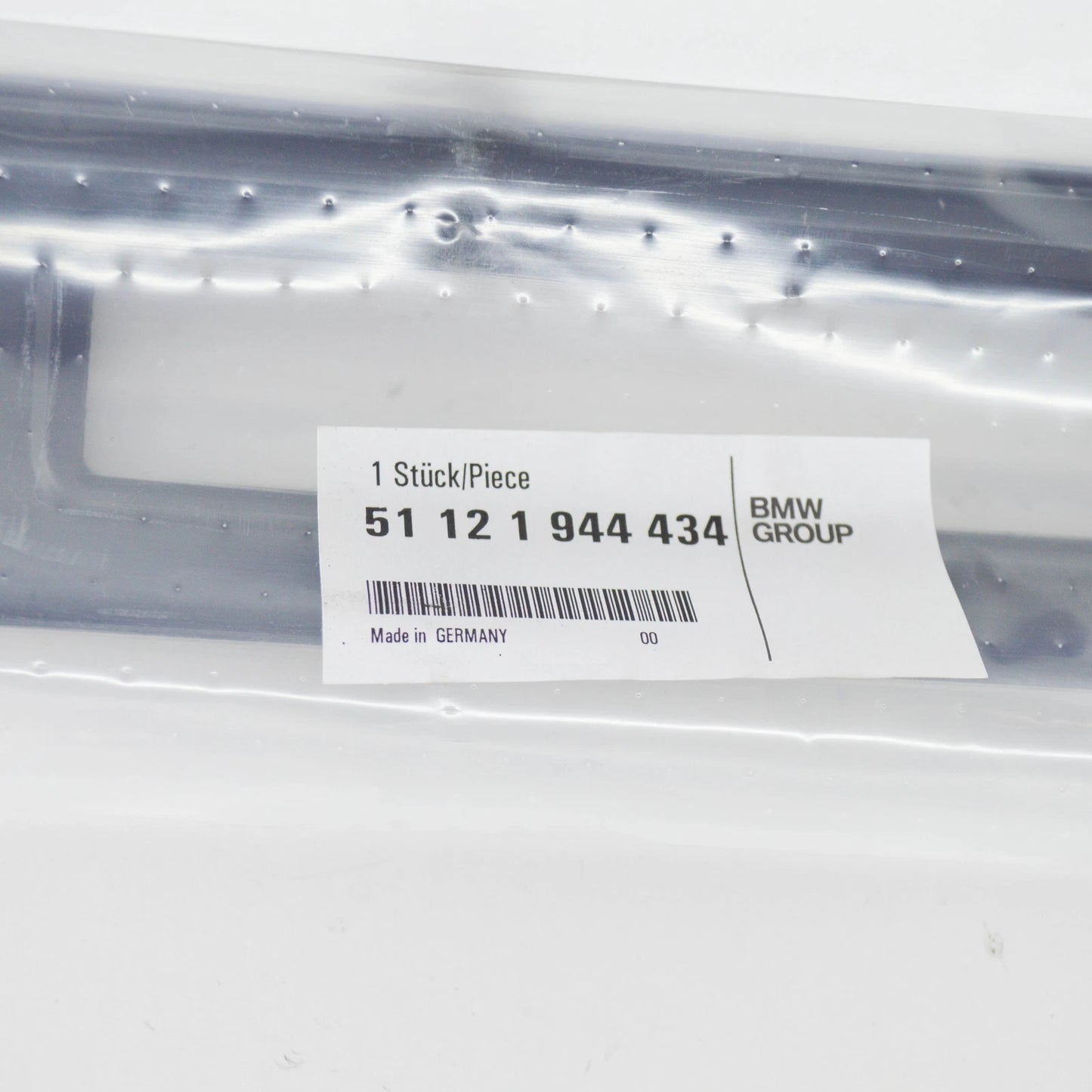 NEW BMW 5 E34 REAR BUMPER RIGHT RUBBER STRIP 51121944434 ORIGINAL