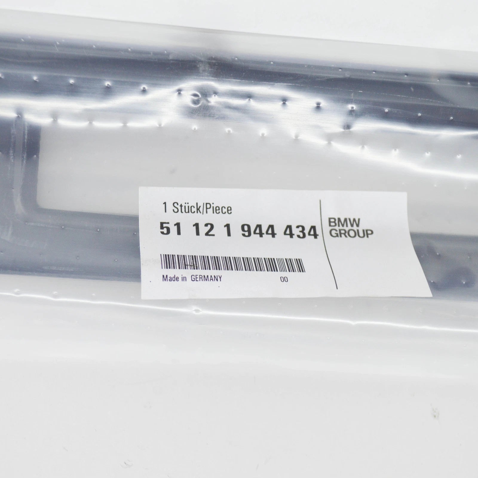 NEW BMW 5 E34 REAR BUMPER RIGHT RUBBER STRIP 51121944434 ORIGINAL