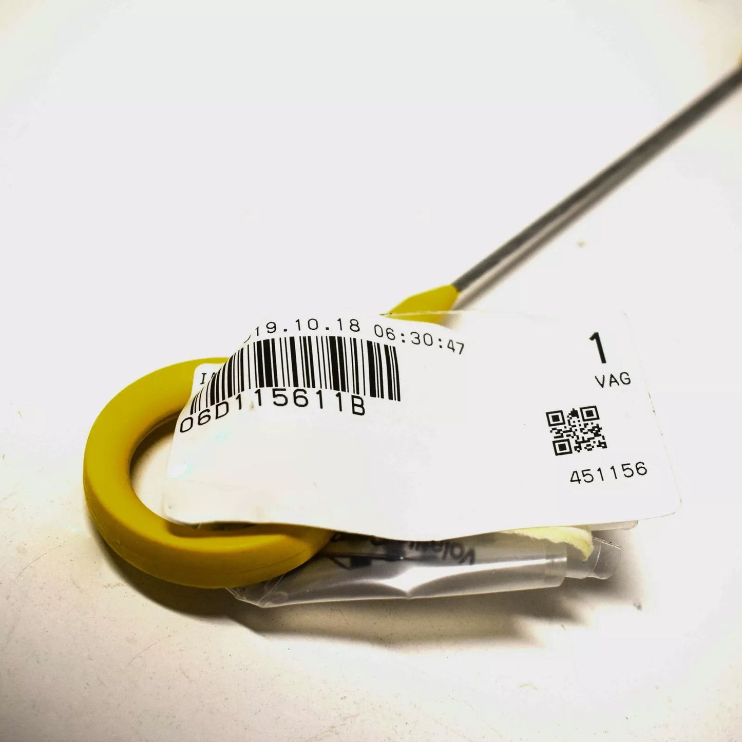 NEW AUDI A6 AVANT C6 OIL DIPSTICK 06D115611B ORIGINAL