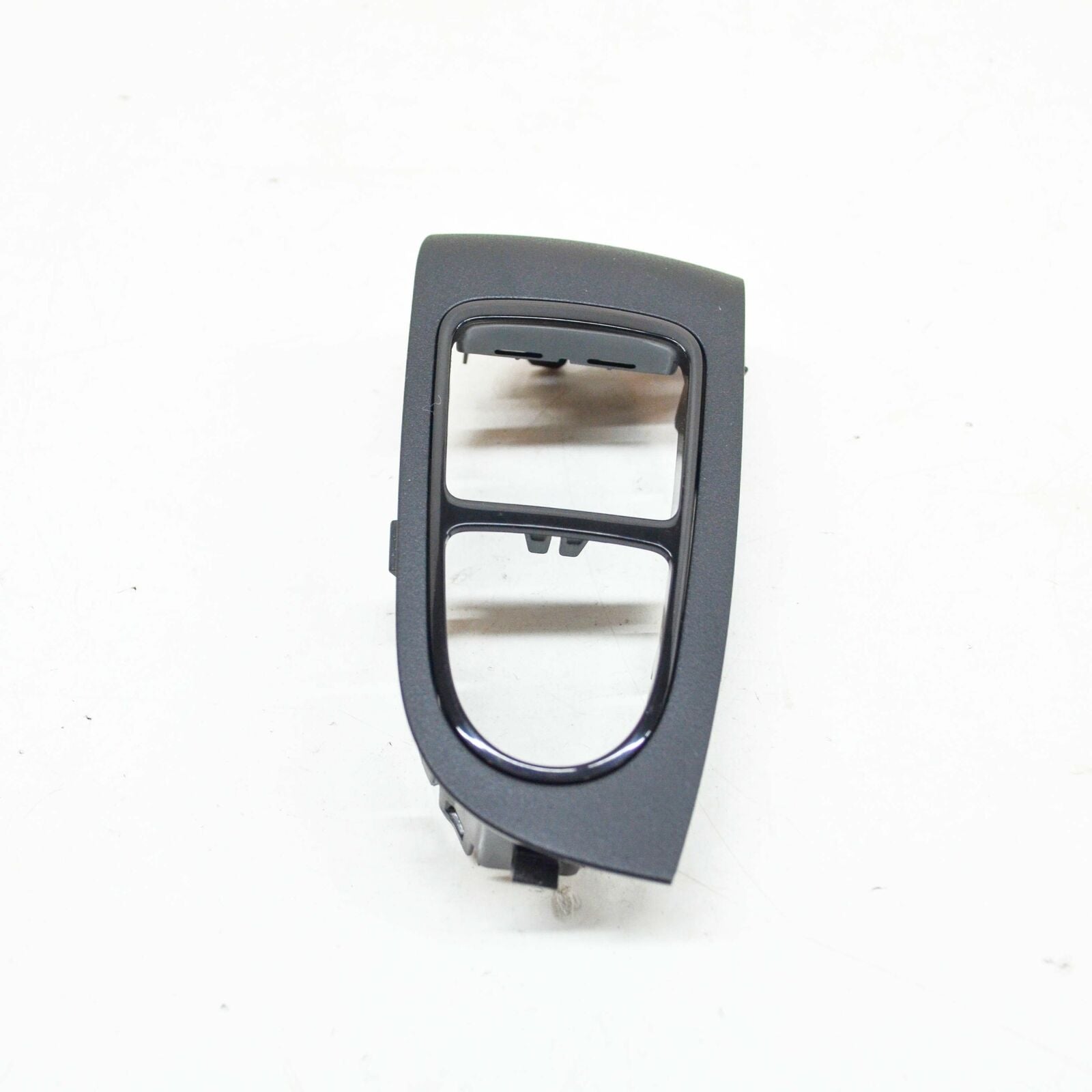 NEW MB C W205 FRONT LEFT DOOR WINDOW BEZEL LHD A20572041149051 ORIGINAL