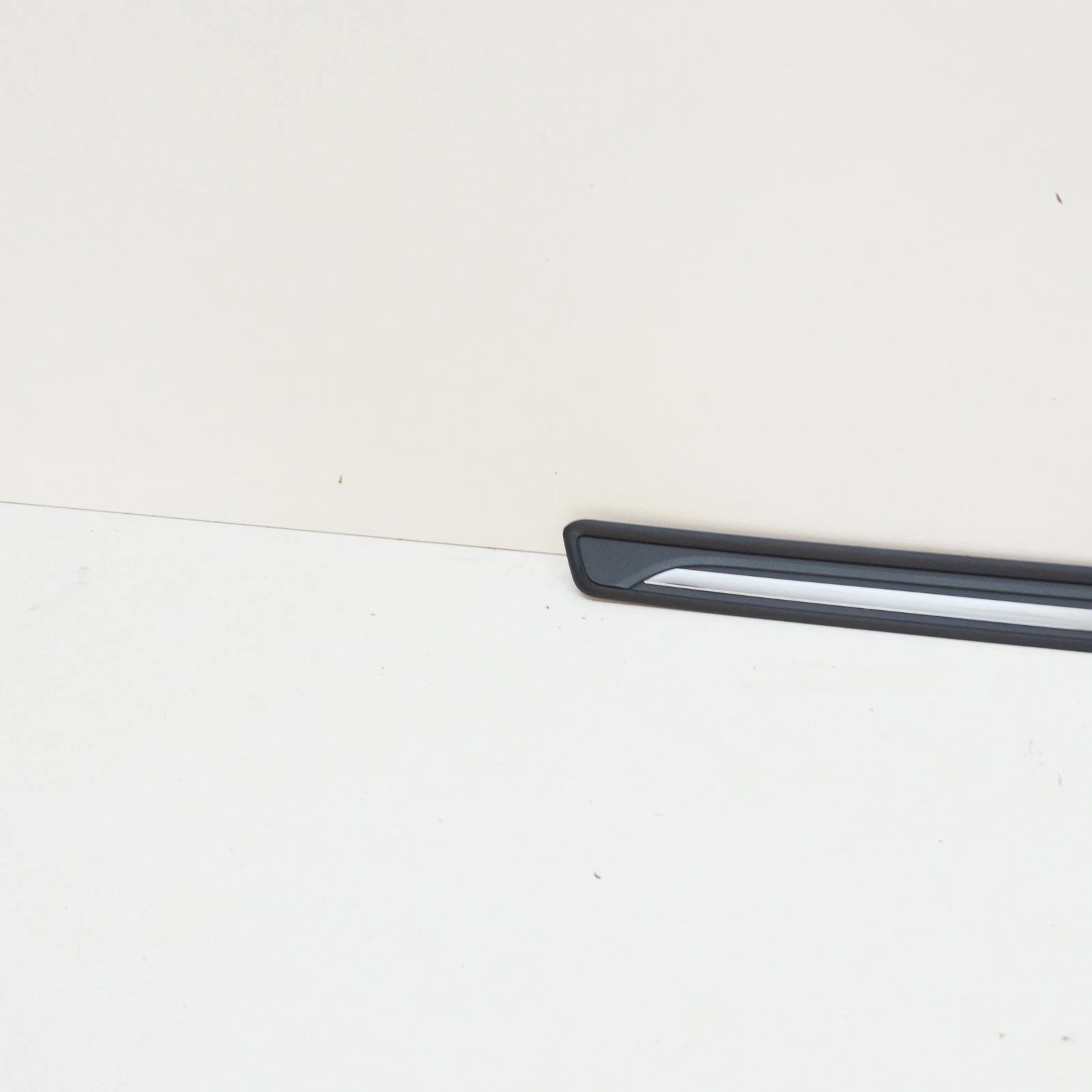 NEW BMW 1 COUPE E82 FRONT LEFT DOOR SILL TRIM 51477180739 7180739 ORIGINAL
