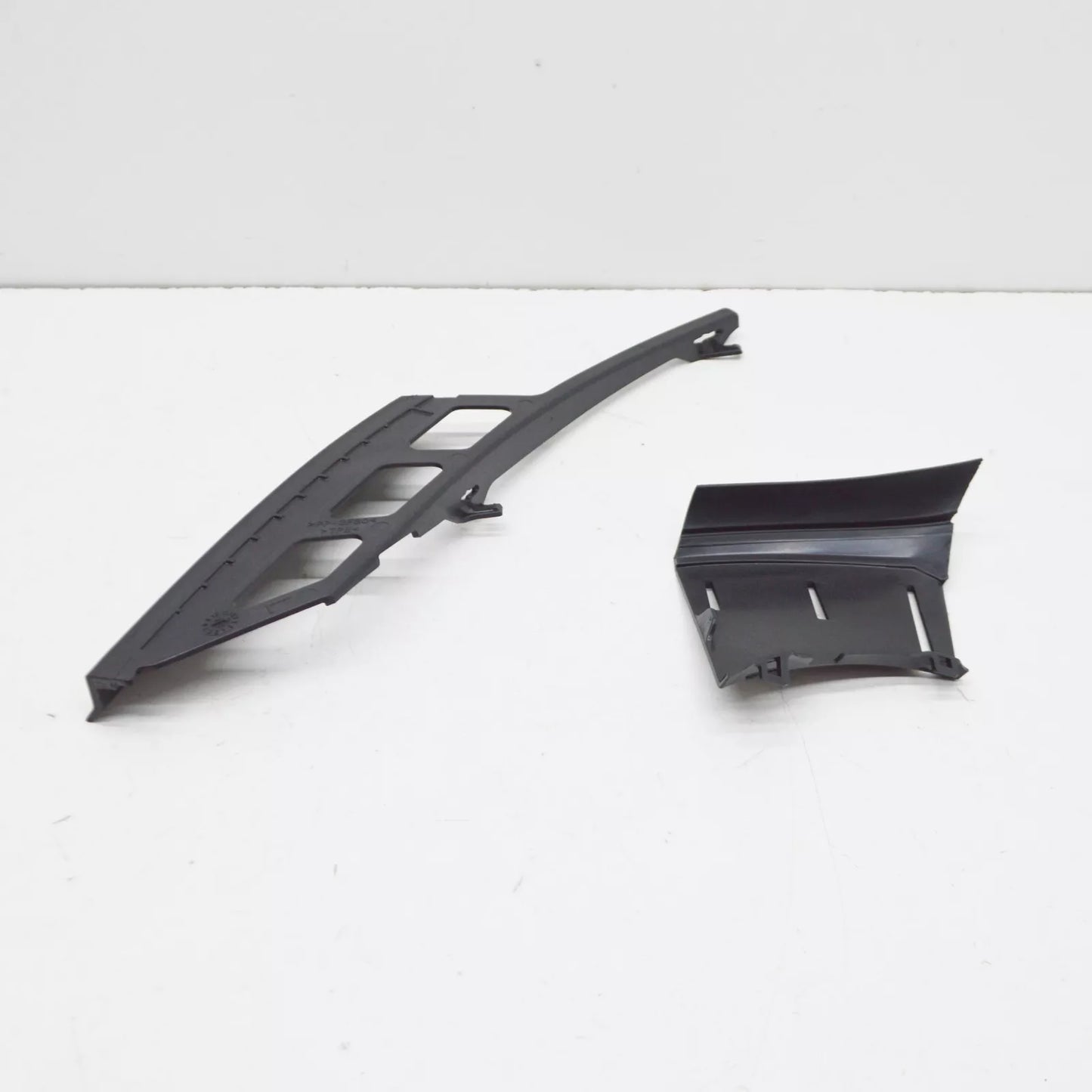 NEW BMW I3 I01 FRONT LEFT HEADLIGHT TRIM 63117396333 ORIGINAL