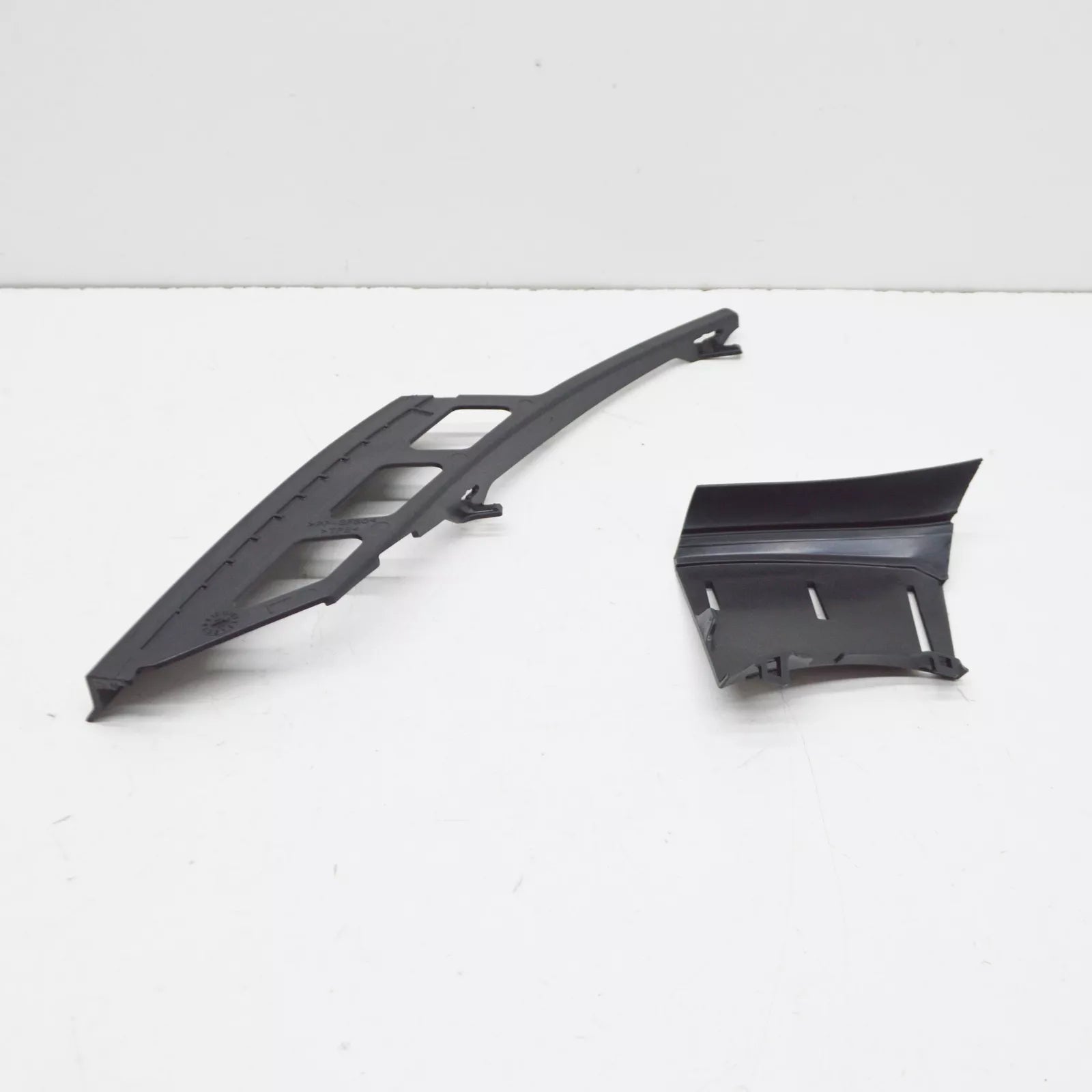 NEW BMW I3 I01 FRONT LEFT HEADLIGHT TRIM 63117396333 ORIGINAL